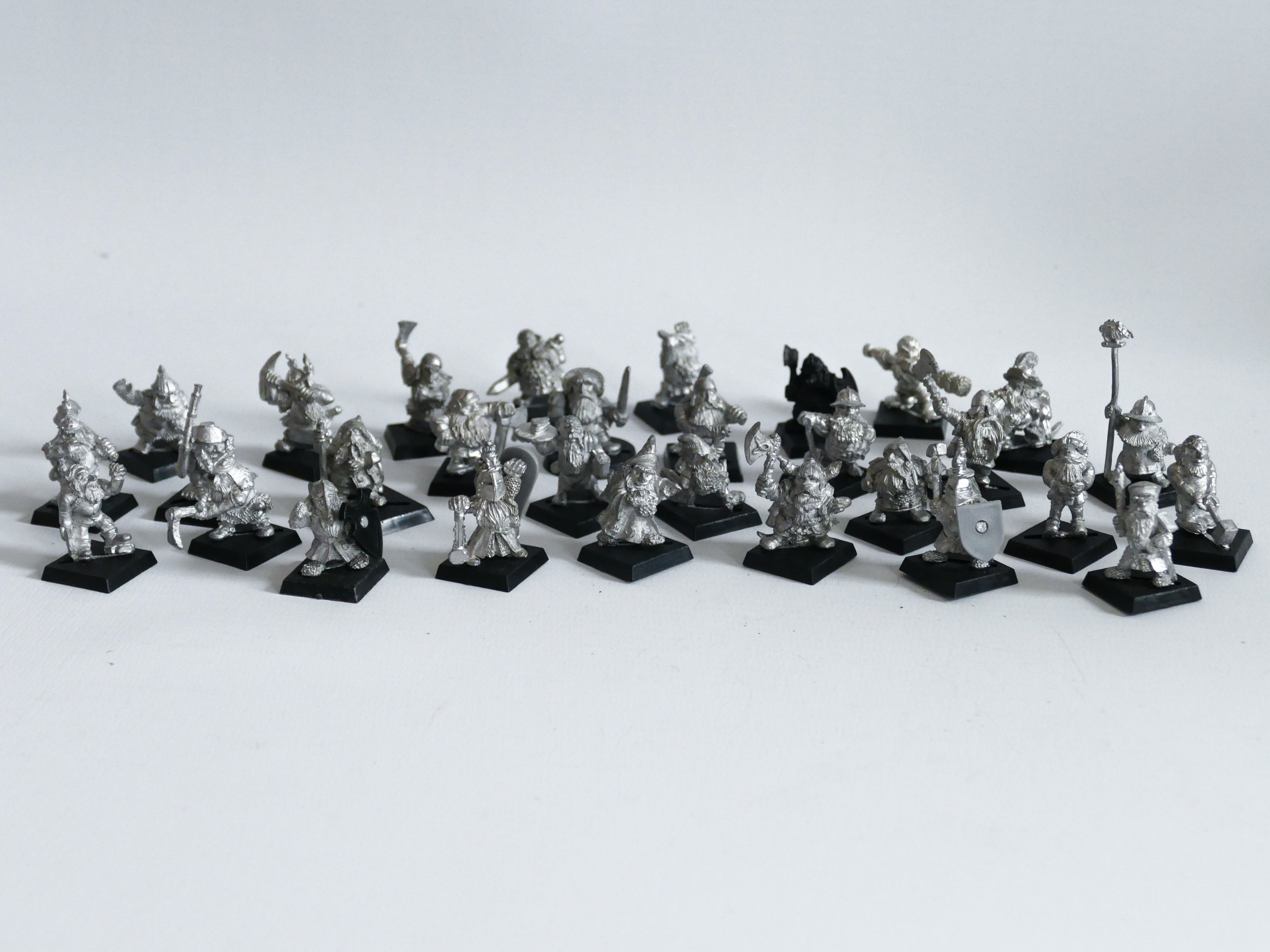 WARHAMMER FANTASY VINTAGE METAL DWARF MINIATURES LOT. GAMES WORKSHOP. 1980's / 1990's WARGAME