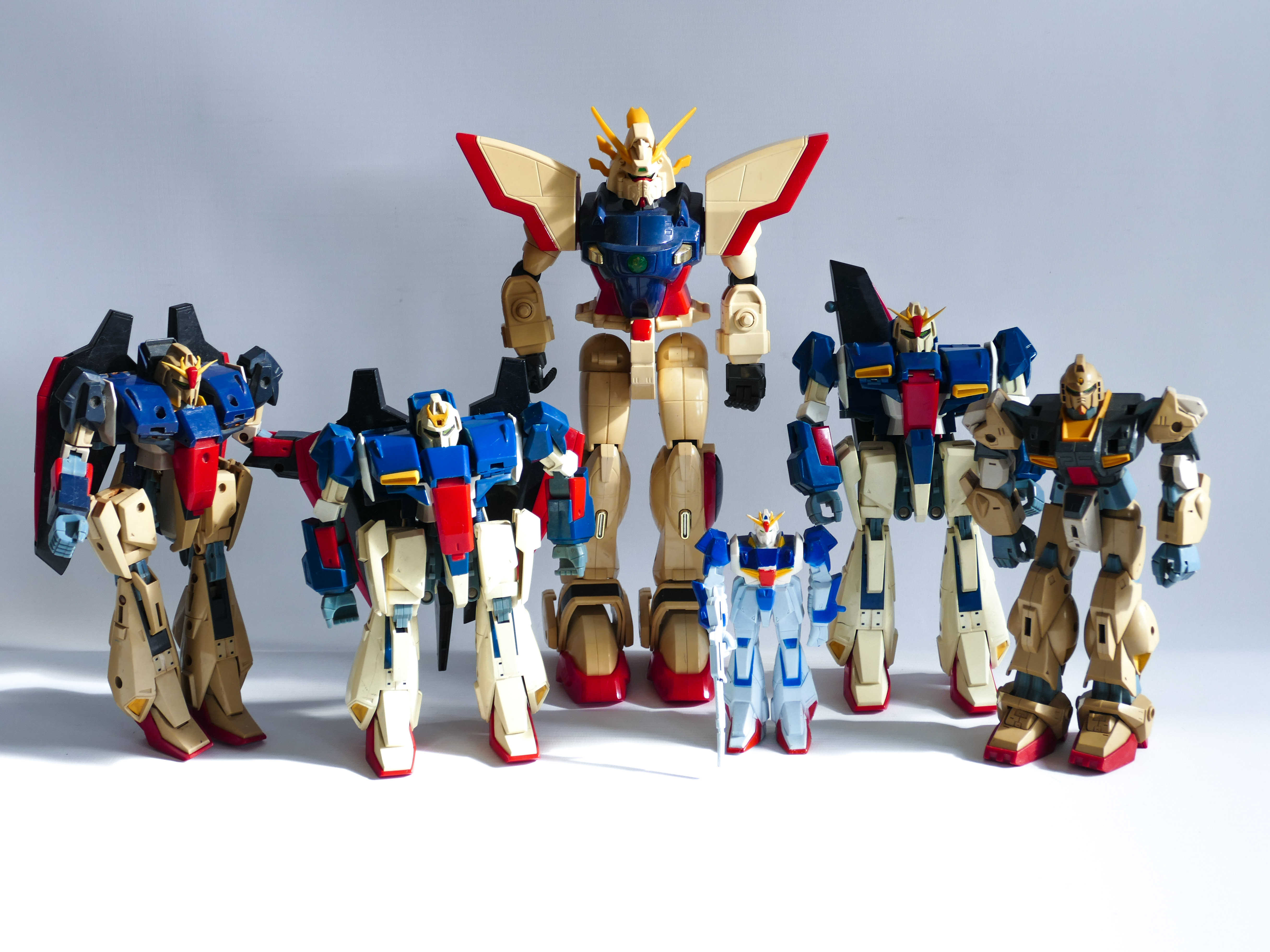 This is a lot of articulated GUNDAM toy robots made in JAPAN by BANDAI in  the 1980's. Played with