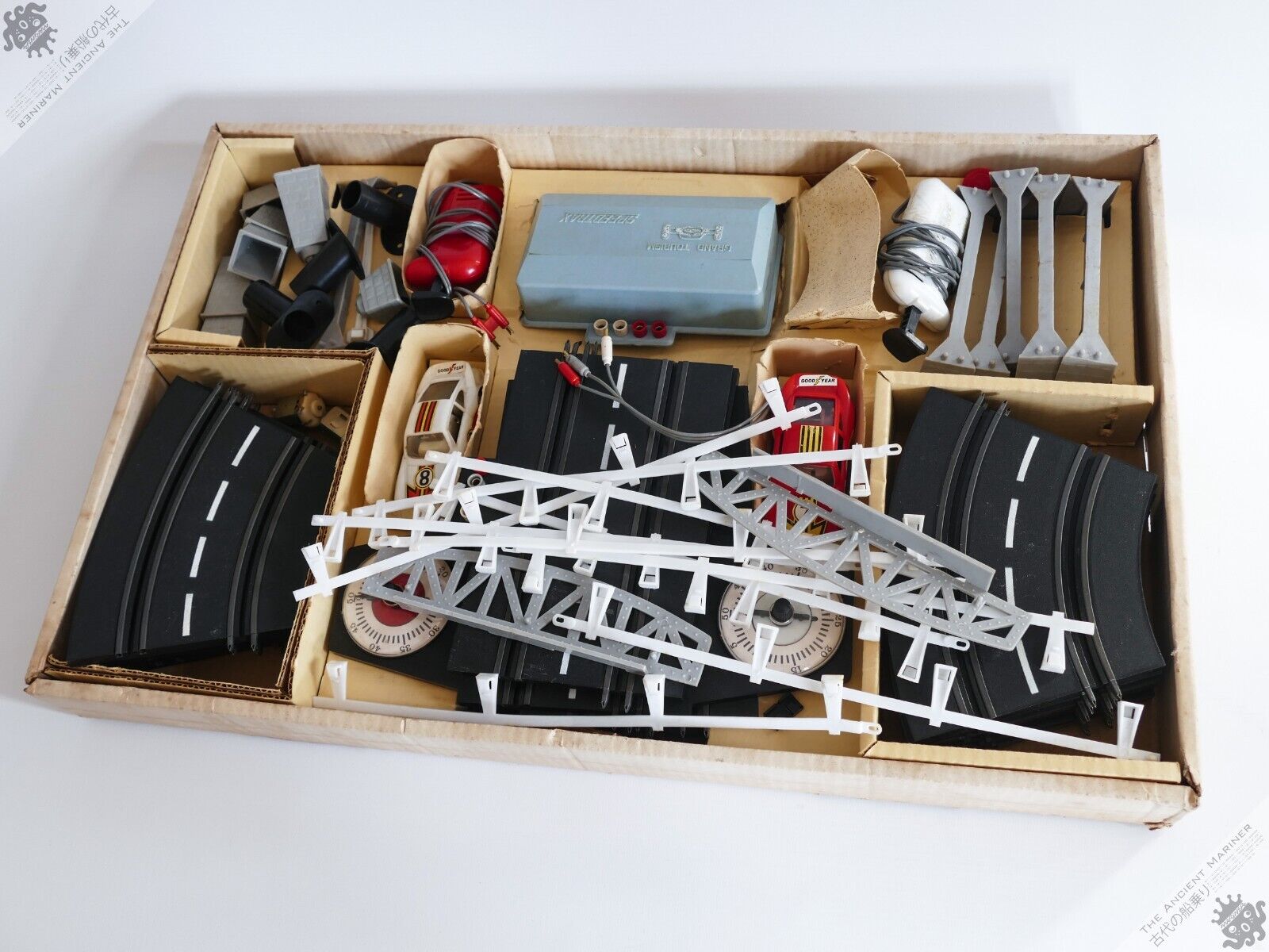 YONEZAWA SPEEDTRAX SCALEXTRIC SET 60 VINTAGE SLOT CAR RACING PORSCHE TOY JAPAN - Image 3 of 3