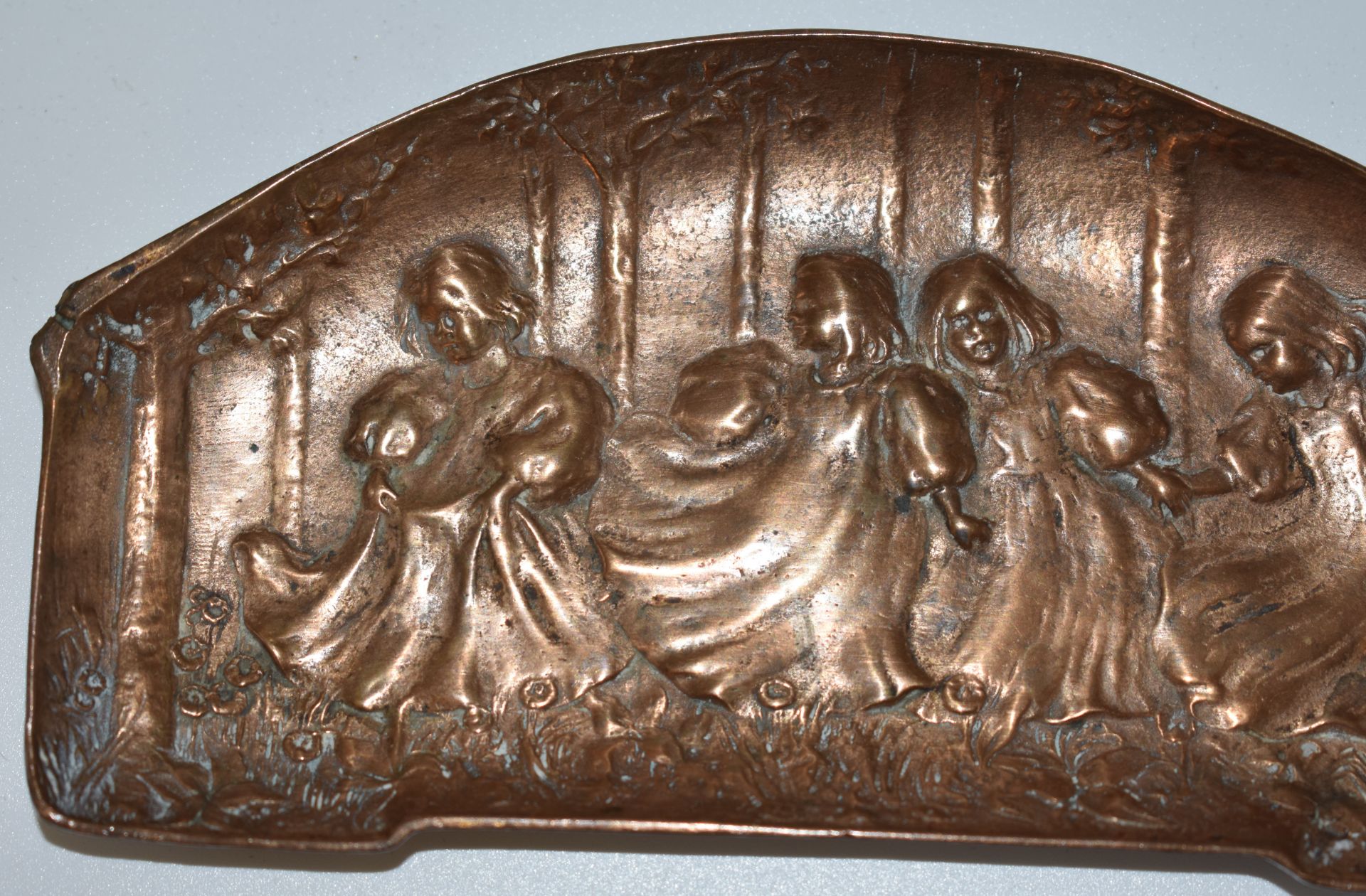 Circa. 1900 pin dish by Arthur Krupp (Austrian1856 -1938) Depicting a group of young girls dancing - Image 4 of 5