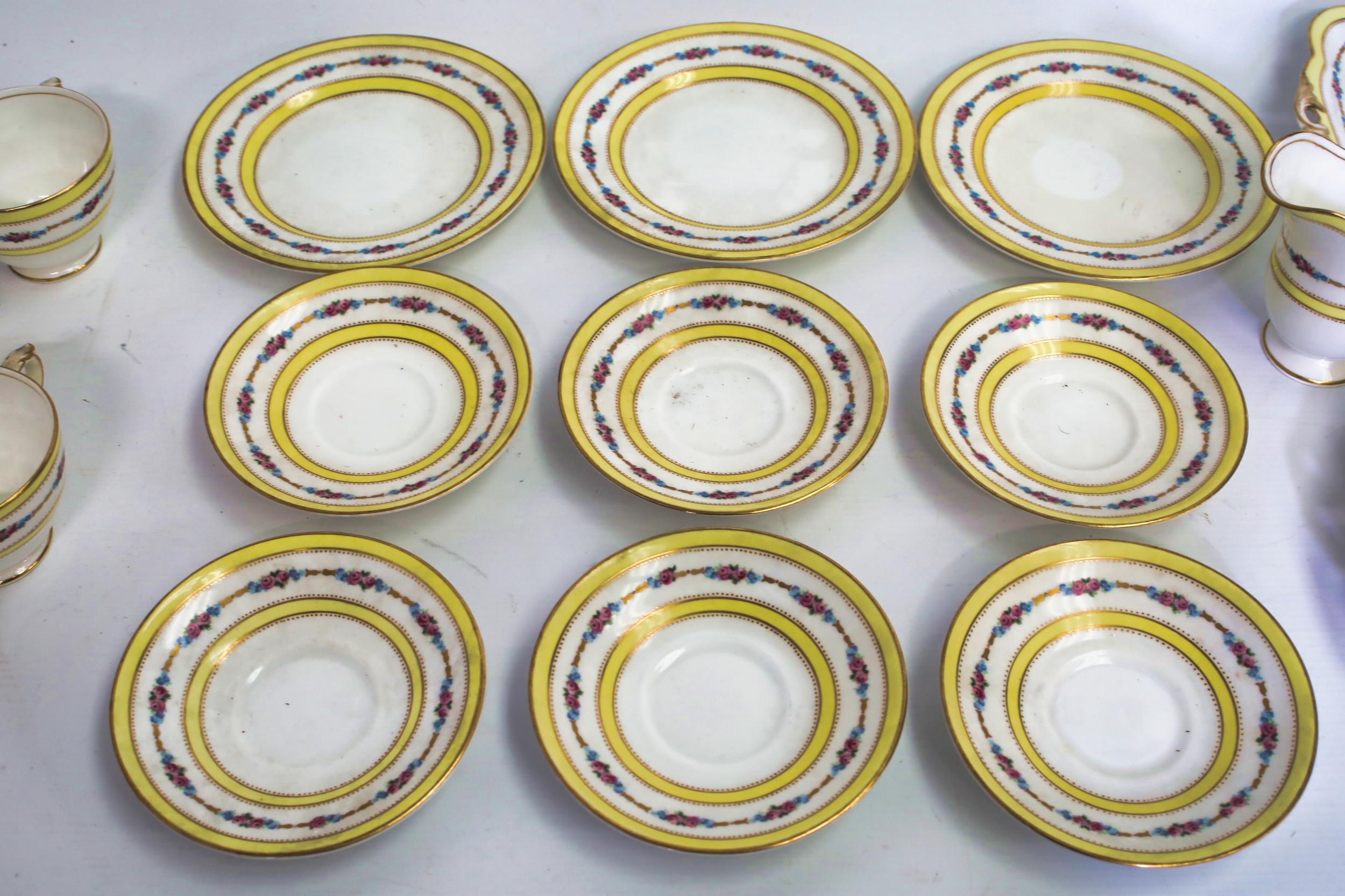 Large box of Crescent ware China cups, saucers, plates etc - Bild 7 aus 8