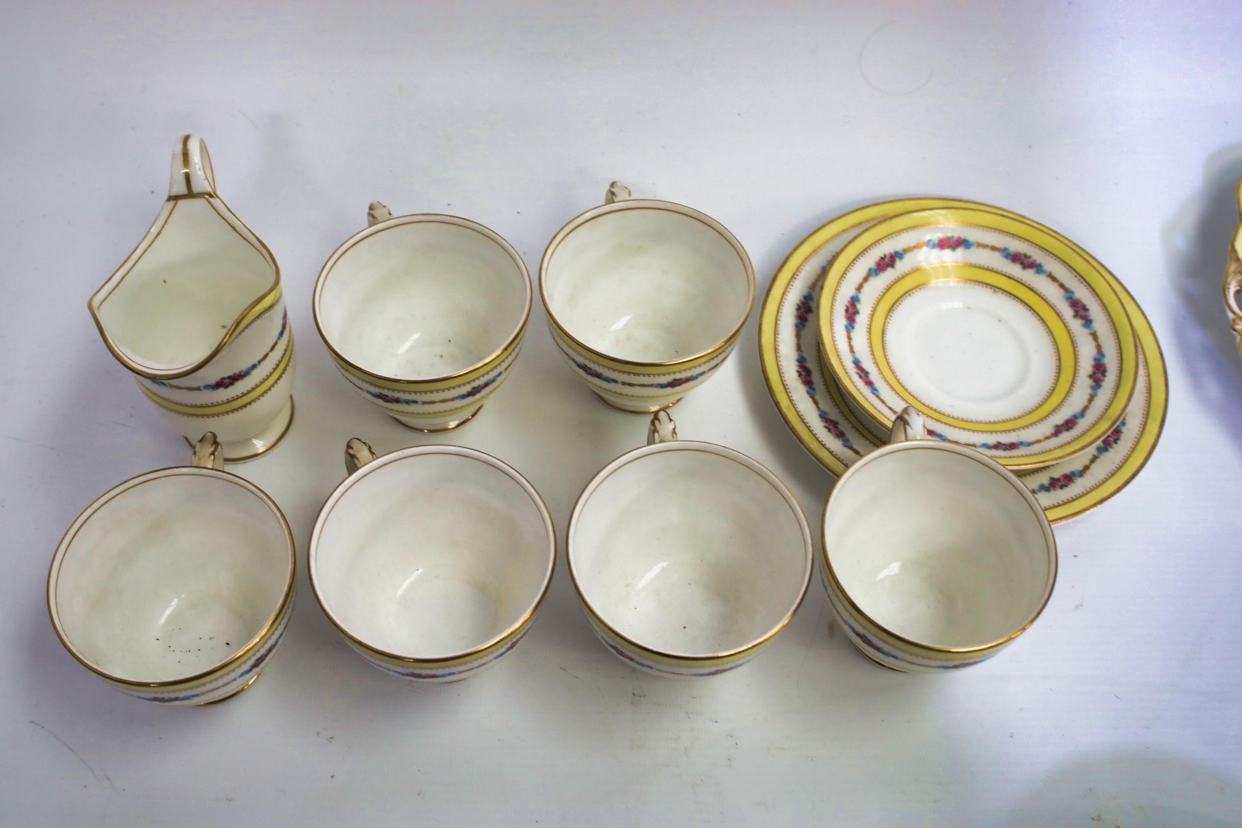 Large box of Crescent ware China cups, saucers, plates etc - Bild 4 aus 8