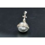 Hallmarked sterling silver orb pendant, weight 14.76 grams