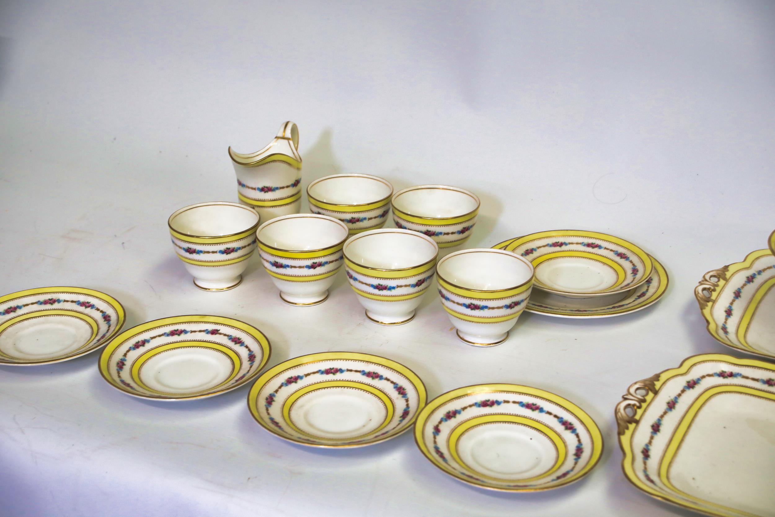 Large box of Crescent ware China cups, saucers, plates etc - Bild 5 aus 8