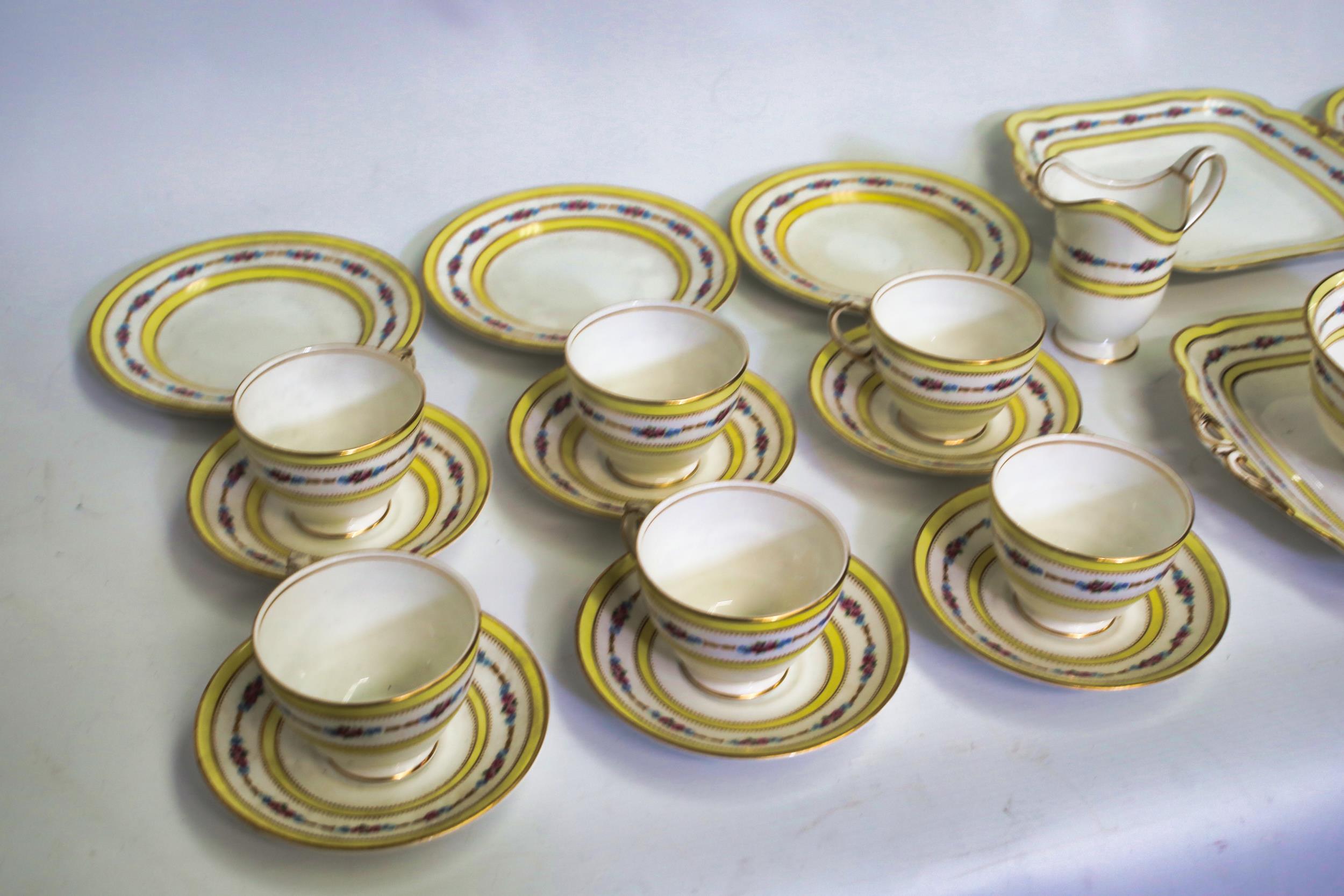 Large box of Crescent ware China cups, saucers, plates etc - Bild 6 aus 8