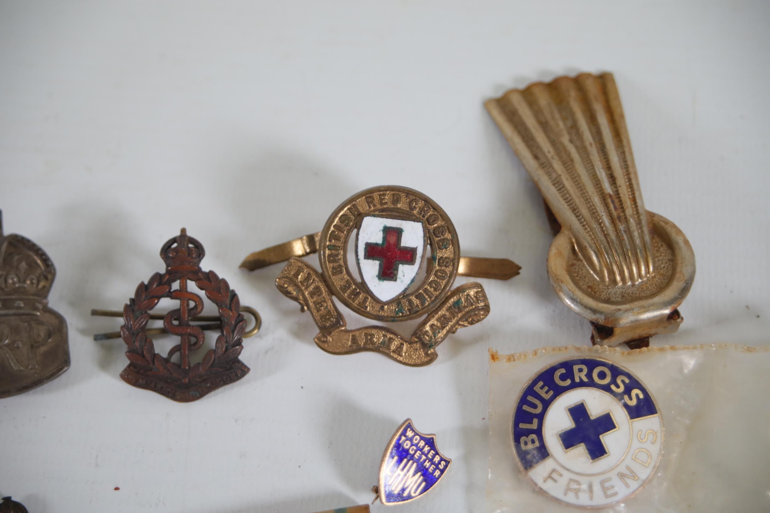 selection of vintage badges - Image 3 of 8