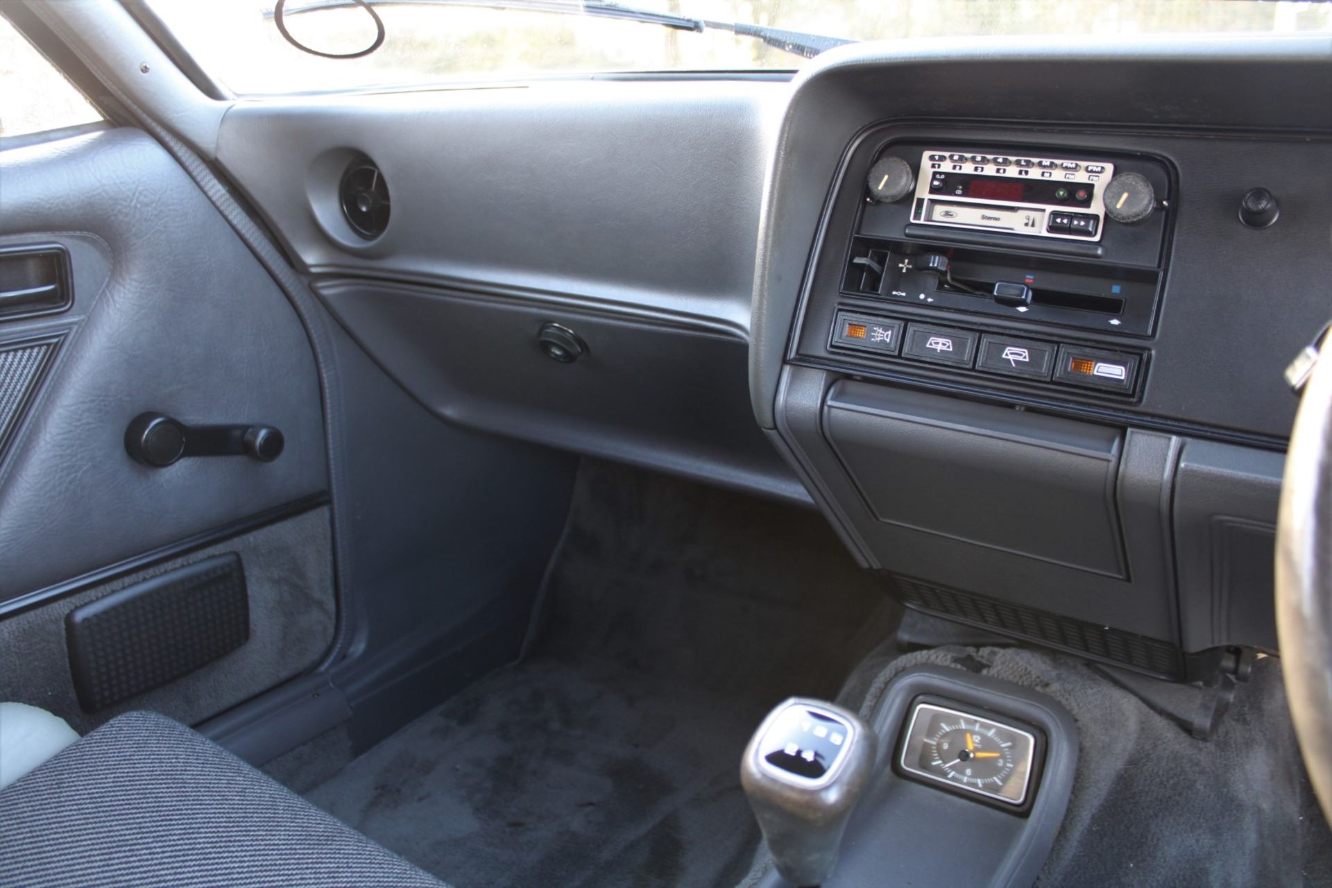 1985 Ford Capri 2.8 Injection Special 28,460 miles from new - Image 22 of 24