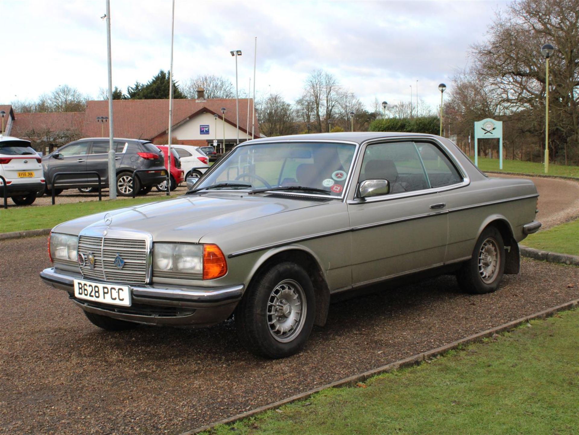 1985 Mercedes W123 230CE Auto - Image 5 of 29