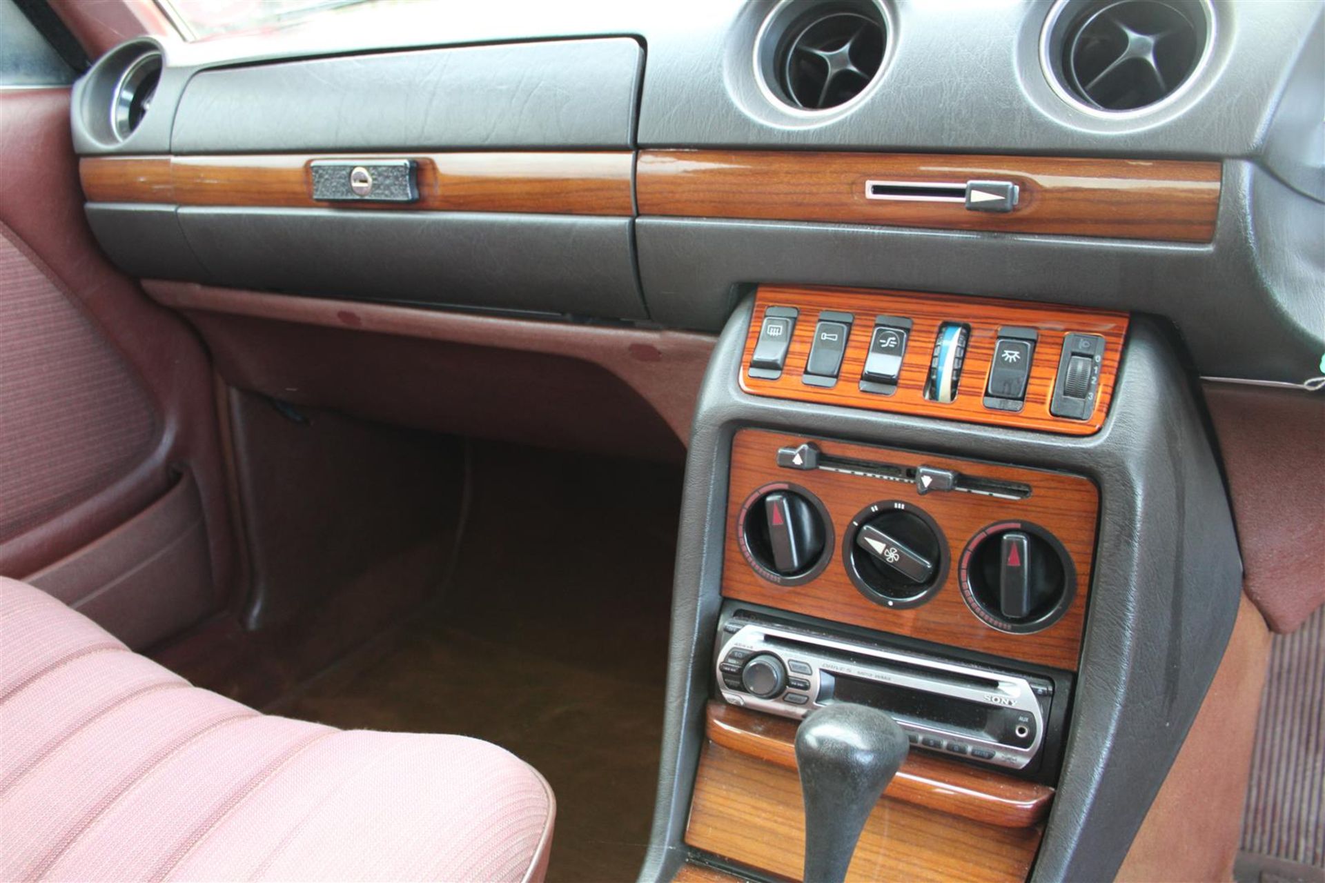 1985 Mercedes W123 230CE Auto - Image 9 of 29