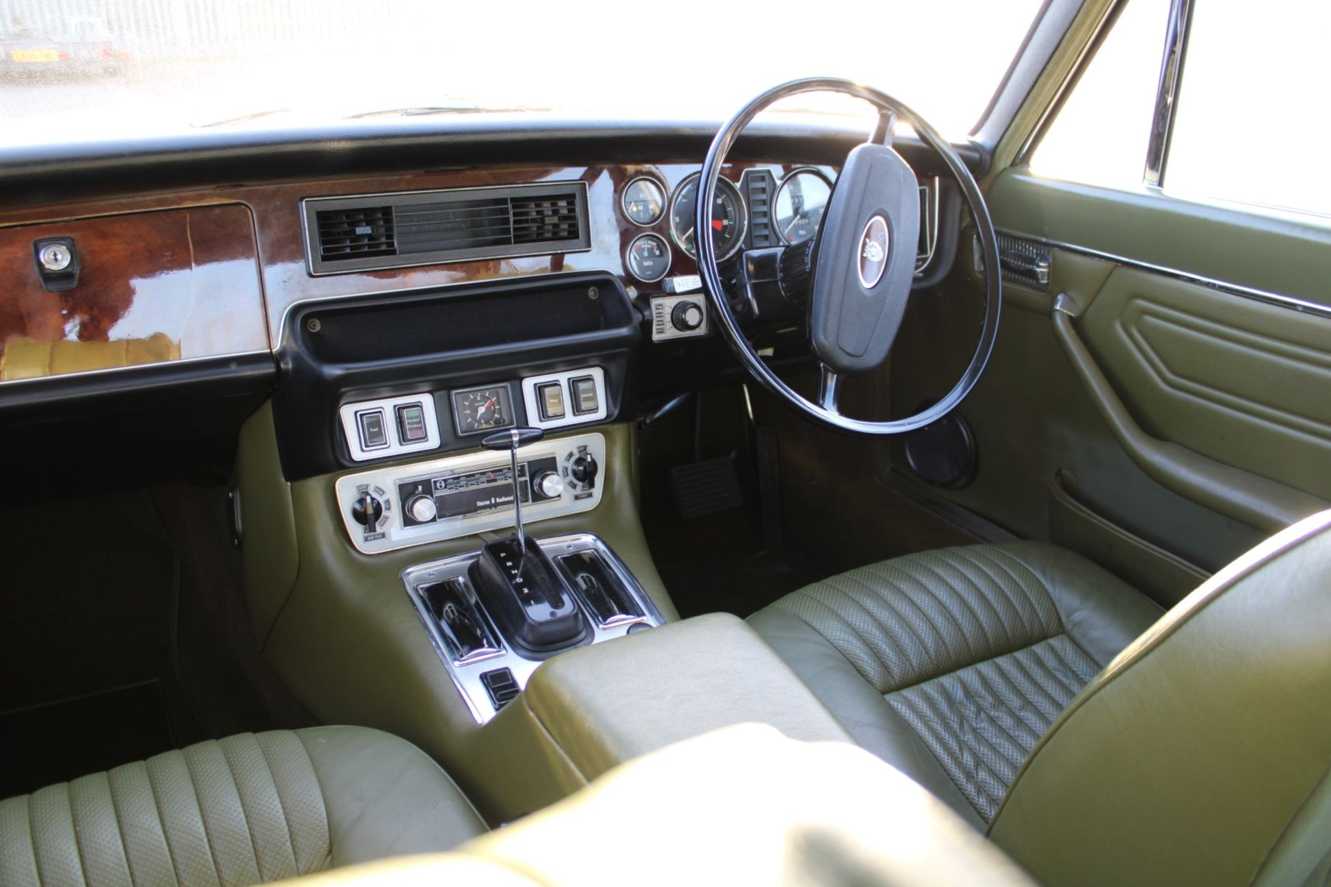 1974 Jaguar XJ6 4.2 Auto Series II - Image 12 of 18