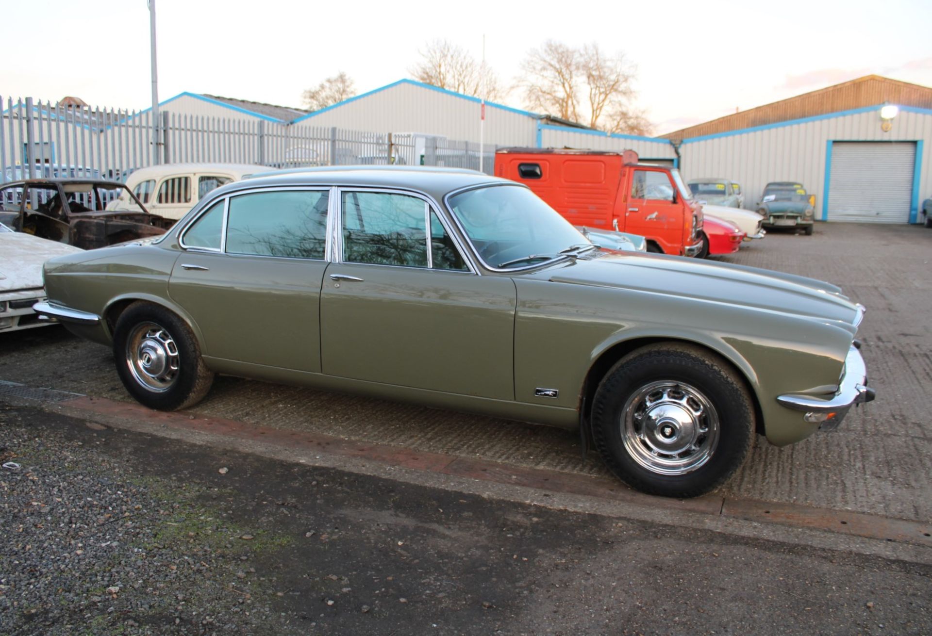 1974 Jaguar XJ6 4.2 Auto Series II - Image 6 of 18