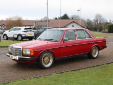 1983 Mercedes W123 200 Manual Saloon