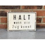 German Halt Wenn Ein Zug Kommit" Sign"