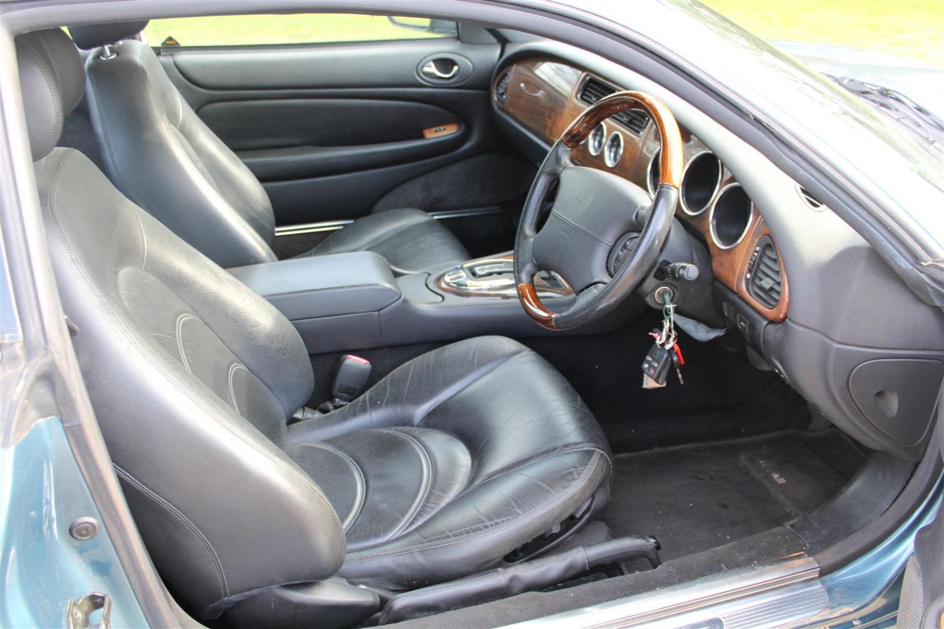2001 Jaguar XKR 4.0 Coupe Auto - Image 8 of 23