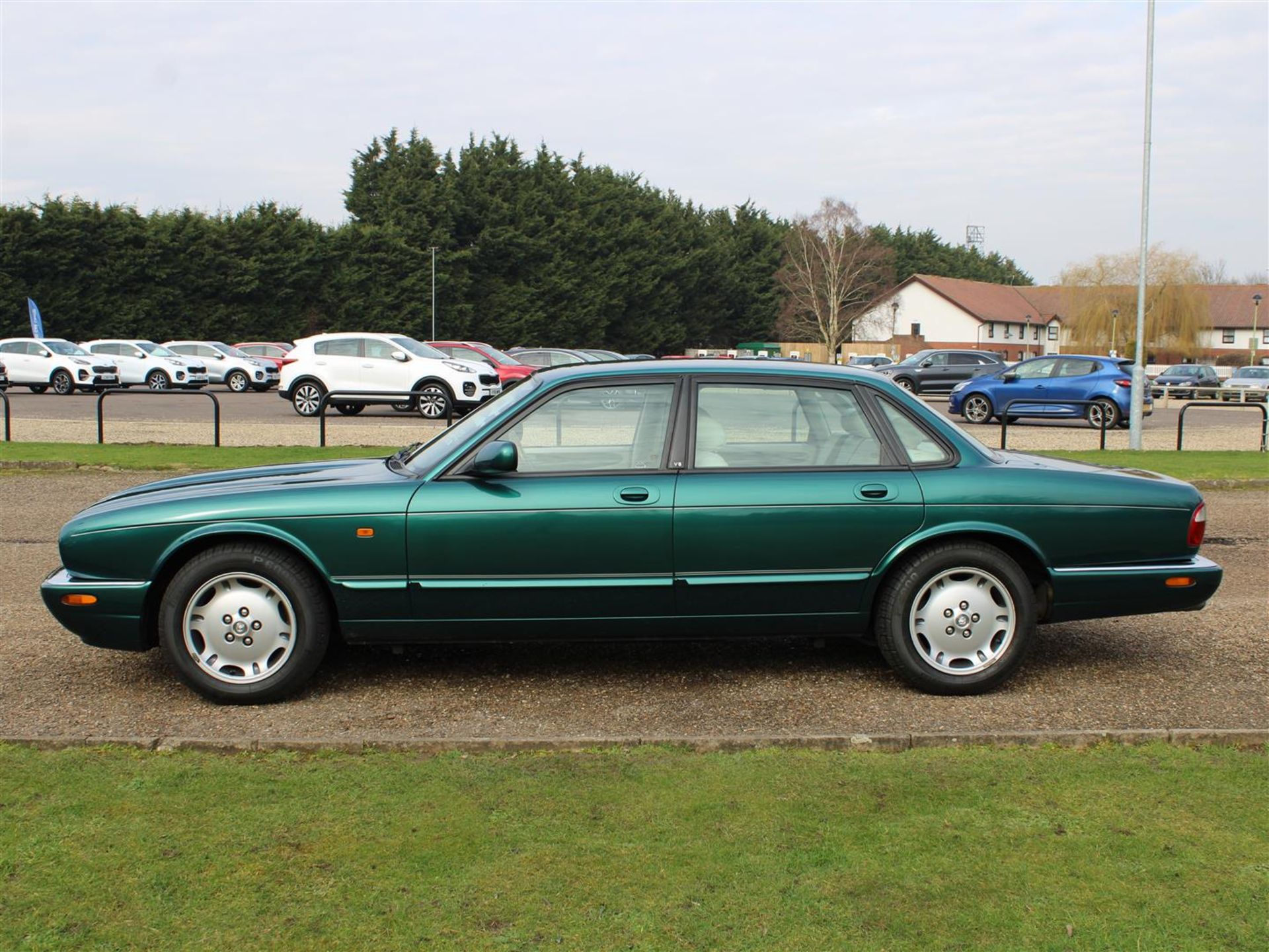 1997 Jaguar XJ Sport 3.2 V8 Auto 39,461 miles from new - Image 4 of 16