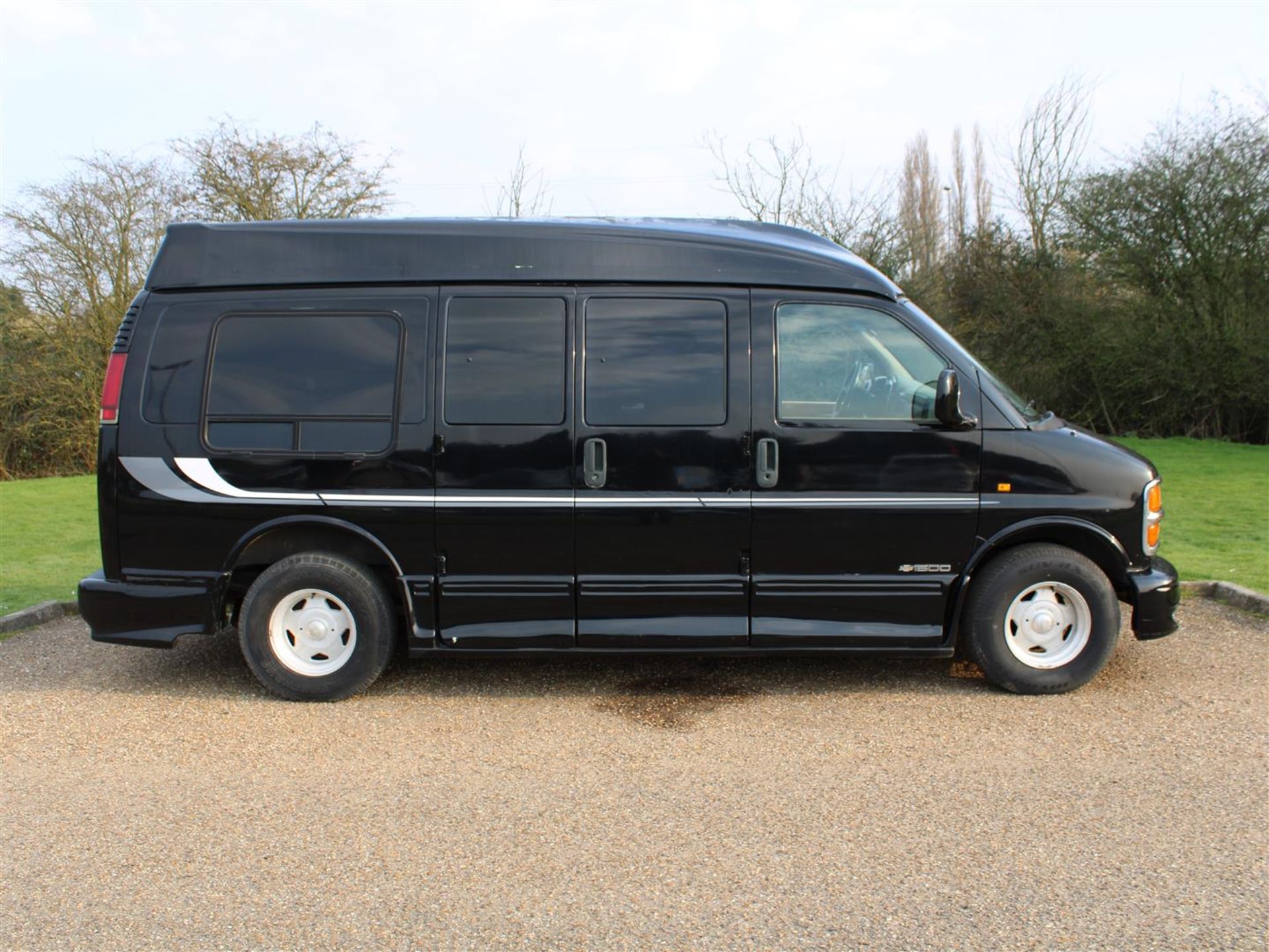 2000 Chevrolet Express Day Van 5.0 Auto LHD - Image 2 of 27