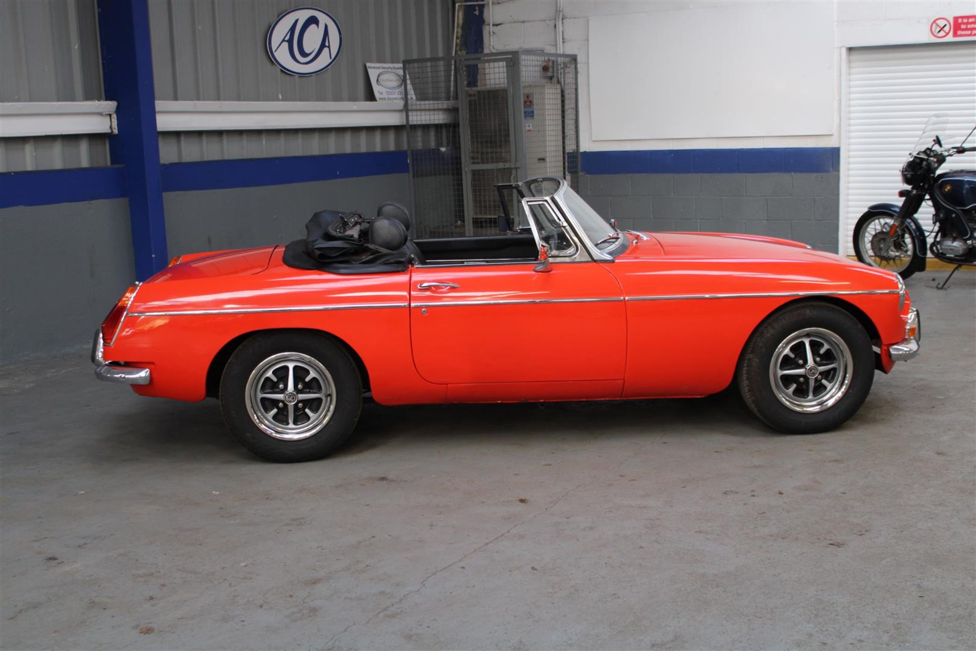 1975 MG B Roadster - Image 8 of 24