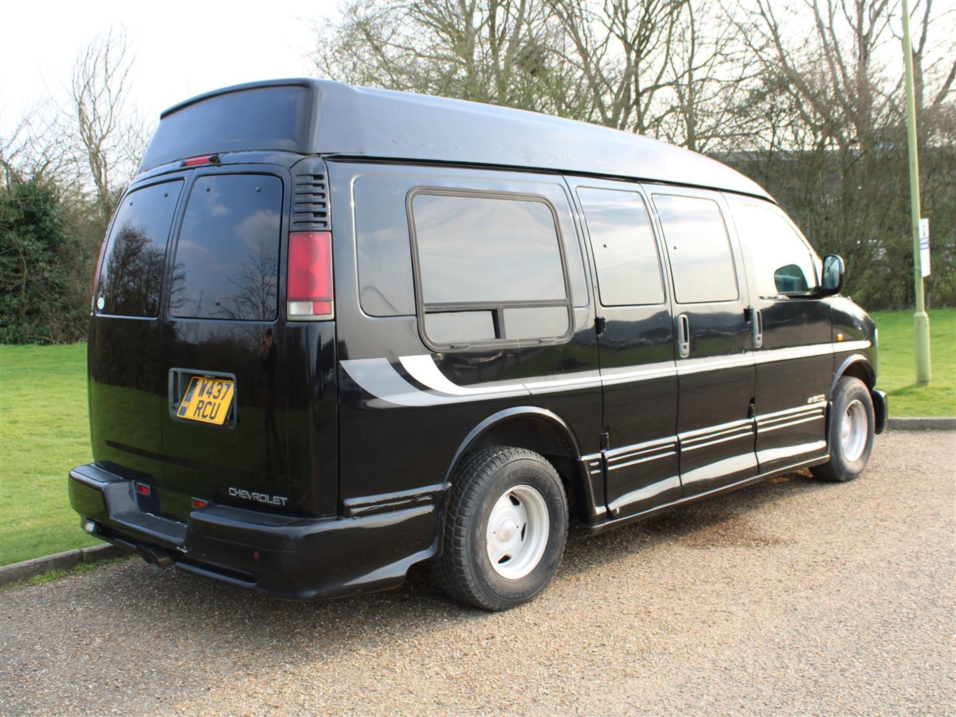 2000 Chevrolet Express Day Van 5.0 Auto LHD - Image 3 of 27