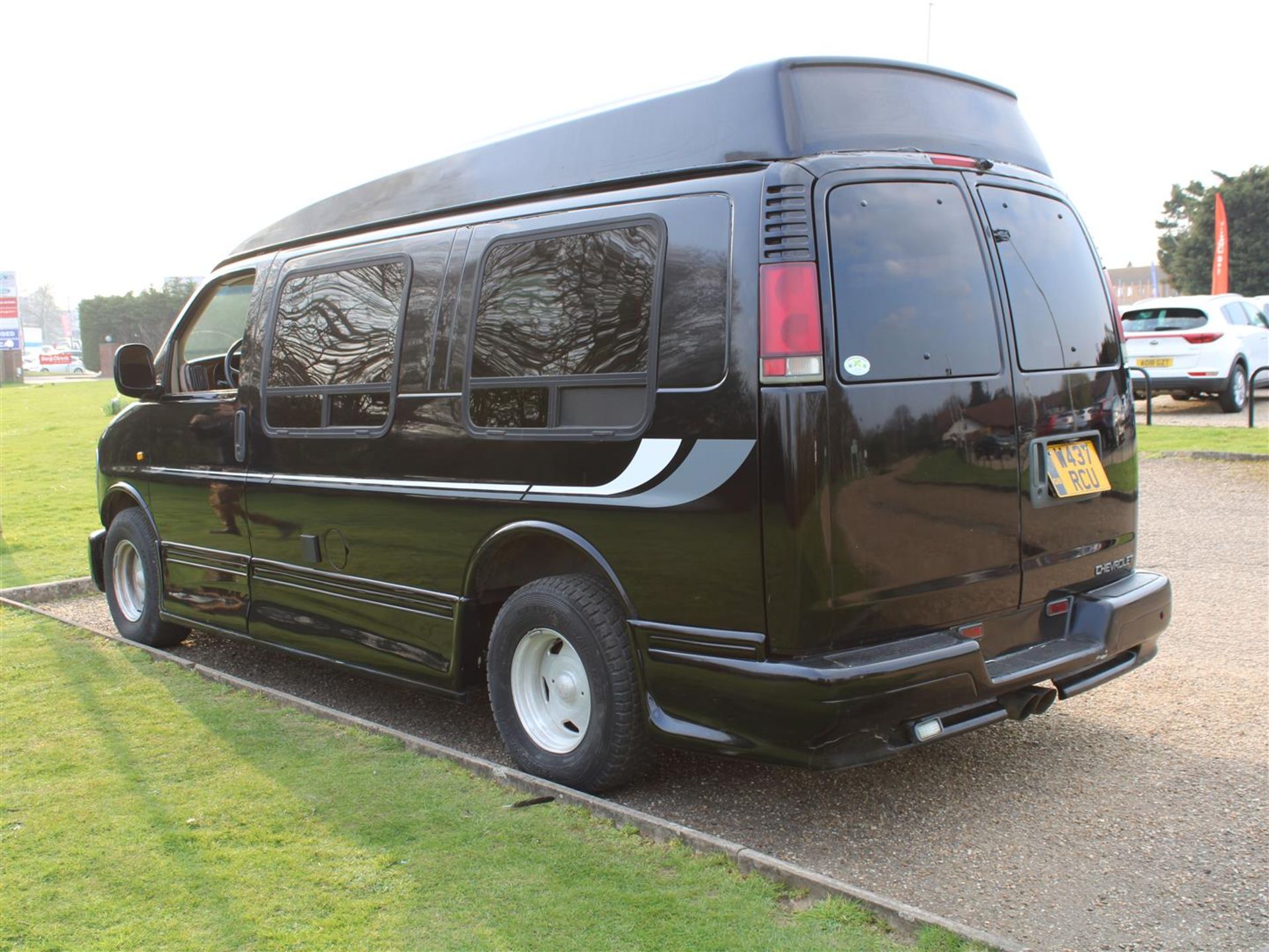 2000 Chevrolet Express Day Van 5.0 Auto LHD - Image 5 of 27