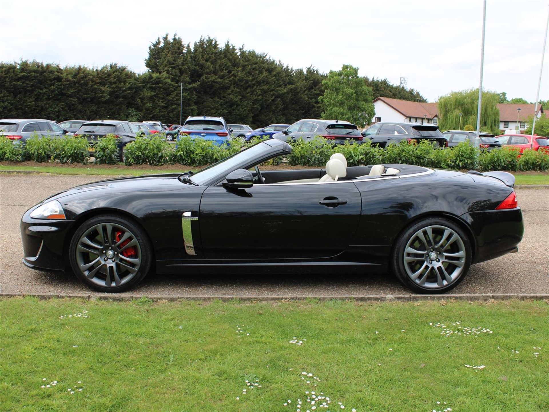 2010 Jaguar XKR 5.0 Auto Convertible - Image 5 of 20