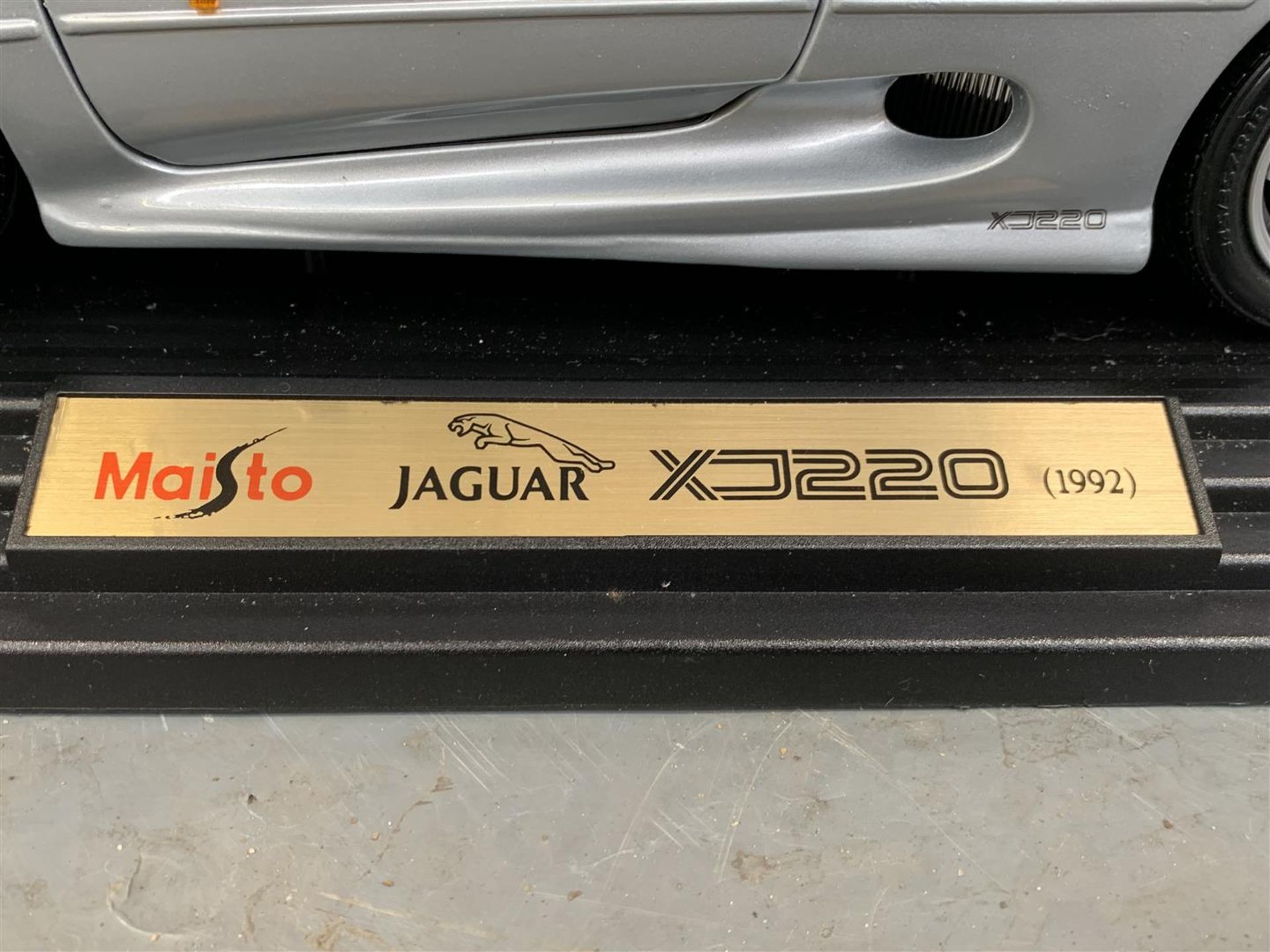 Maisto 1/12 Scale Jaguar XJ220 Boxed Model Car - Image 3 of 5