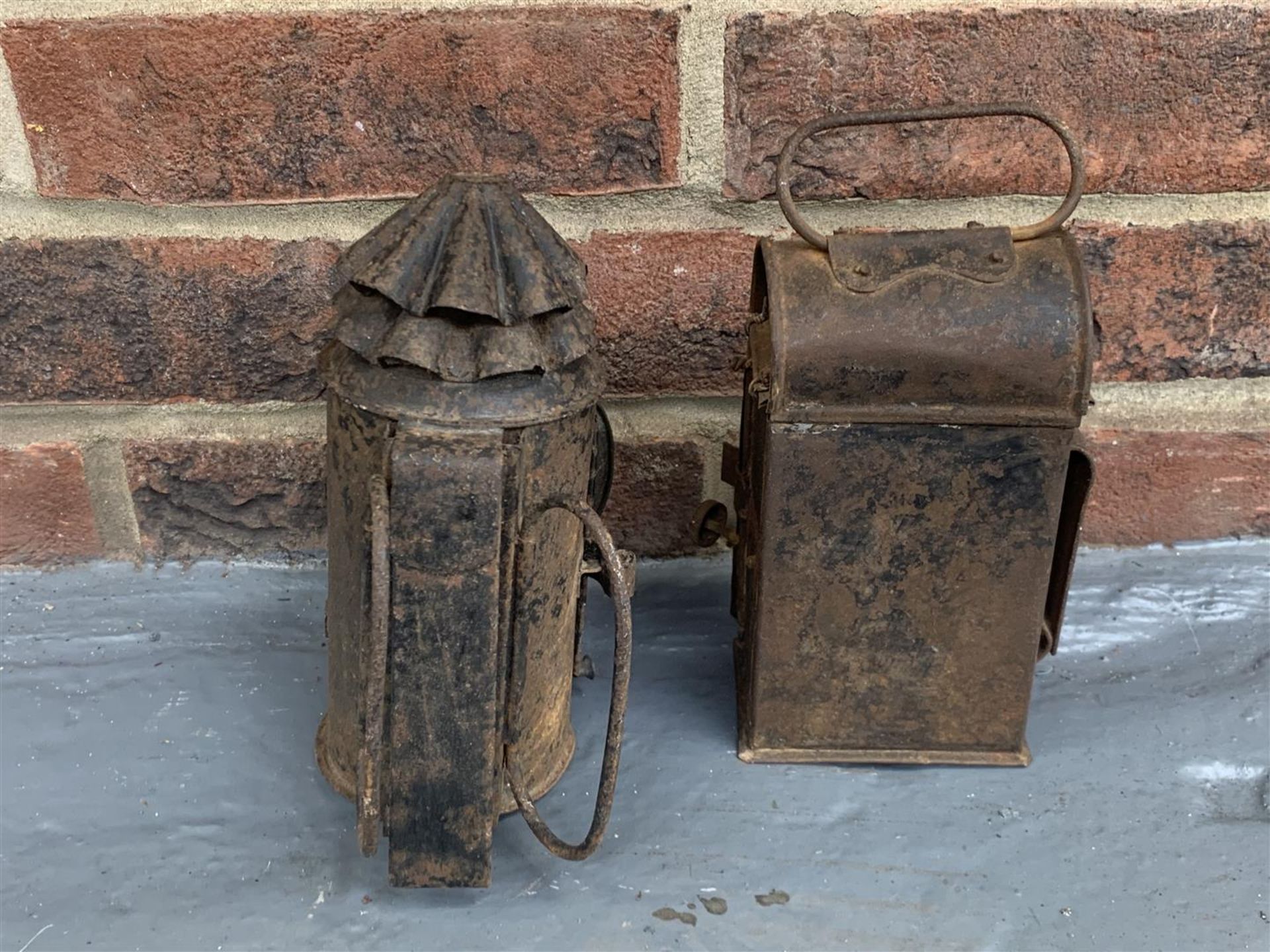 Two Vintage Tin Railway Lamps - Image 3 of 4