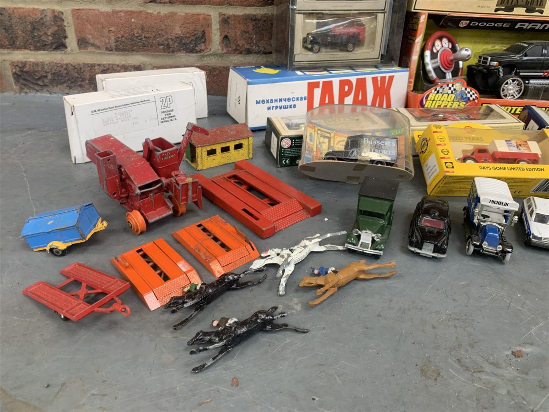 Mixed Lot Of Boxed Yesteryear Model Cars Etc - Image 2 of 4
