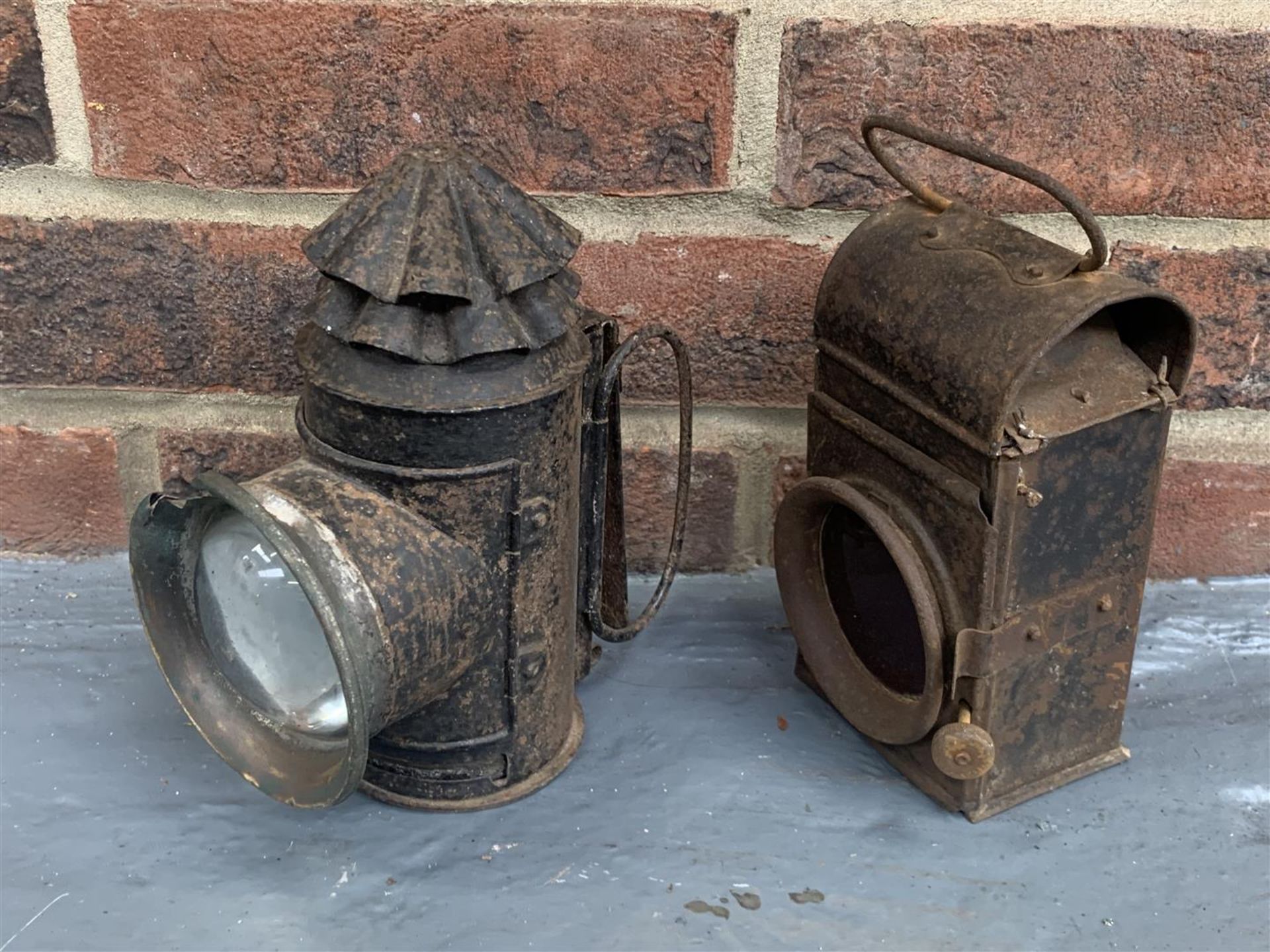 Two Vintage Tin Railway Lamps - Image 4 of 4