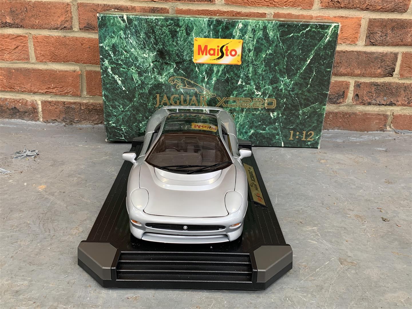 Maisto 1/12 Scale Jaguar XJ220 Boxed Model Car - Image 5 of 5