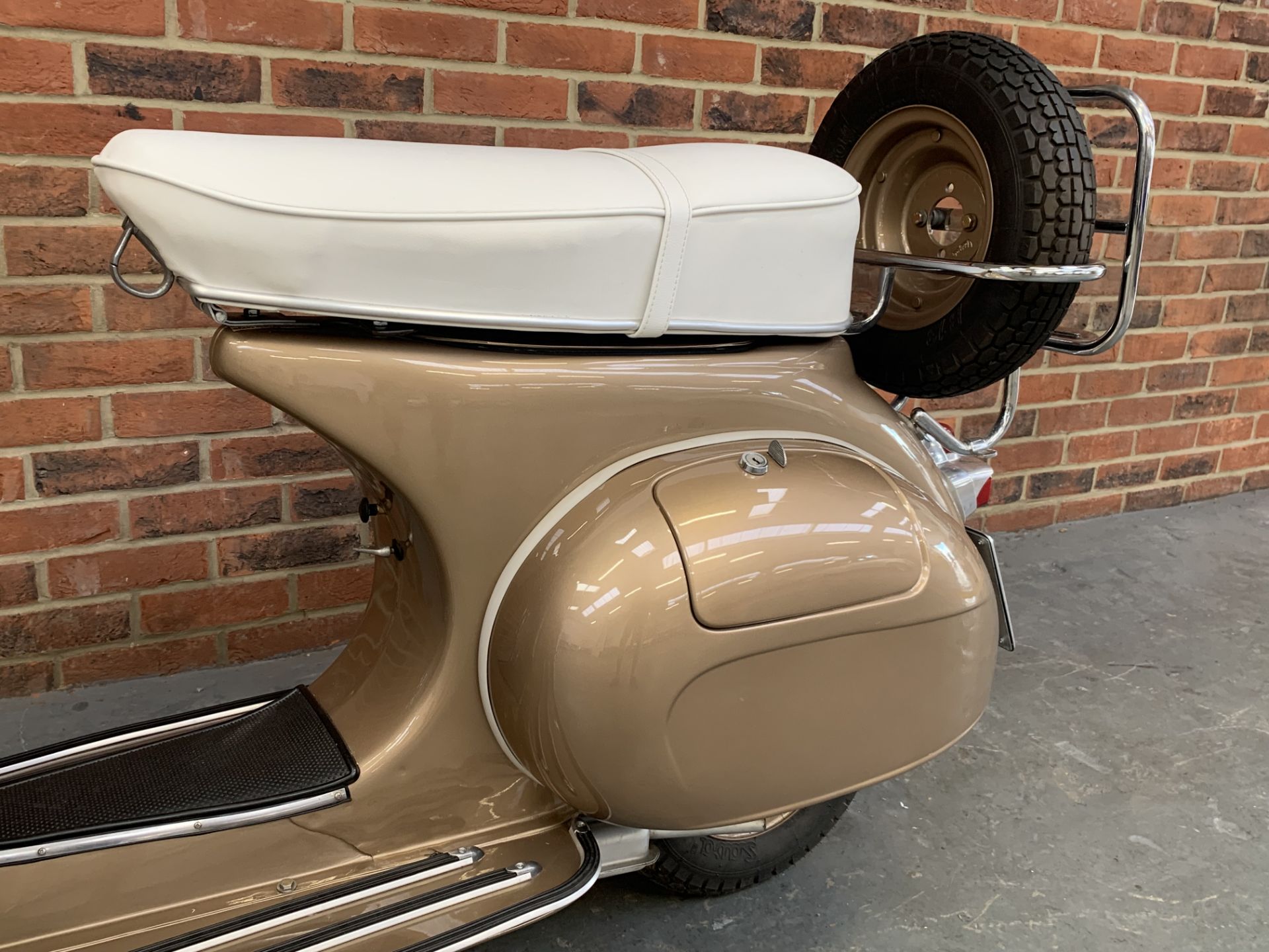 1962 Vespa Douglas Sportique Grand Lux - Image 3 of 18