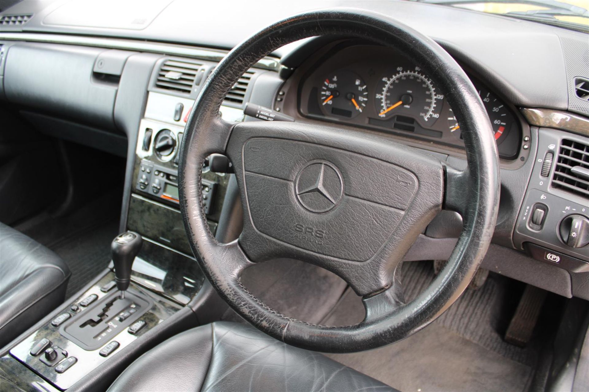 1997 Mercedes E200 Avantgarde Auto - Image 14 of 33