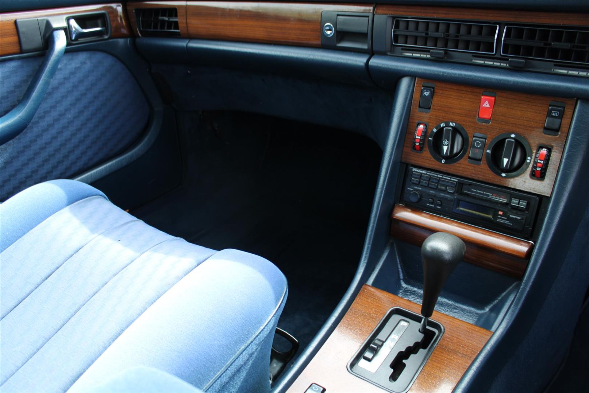 1988 Mercedes W126 300 SE Saloon Auto - Image 9 of 20