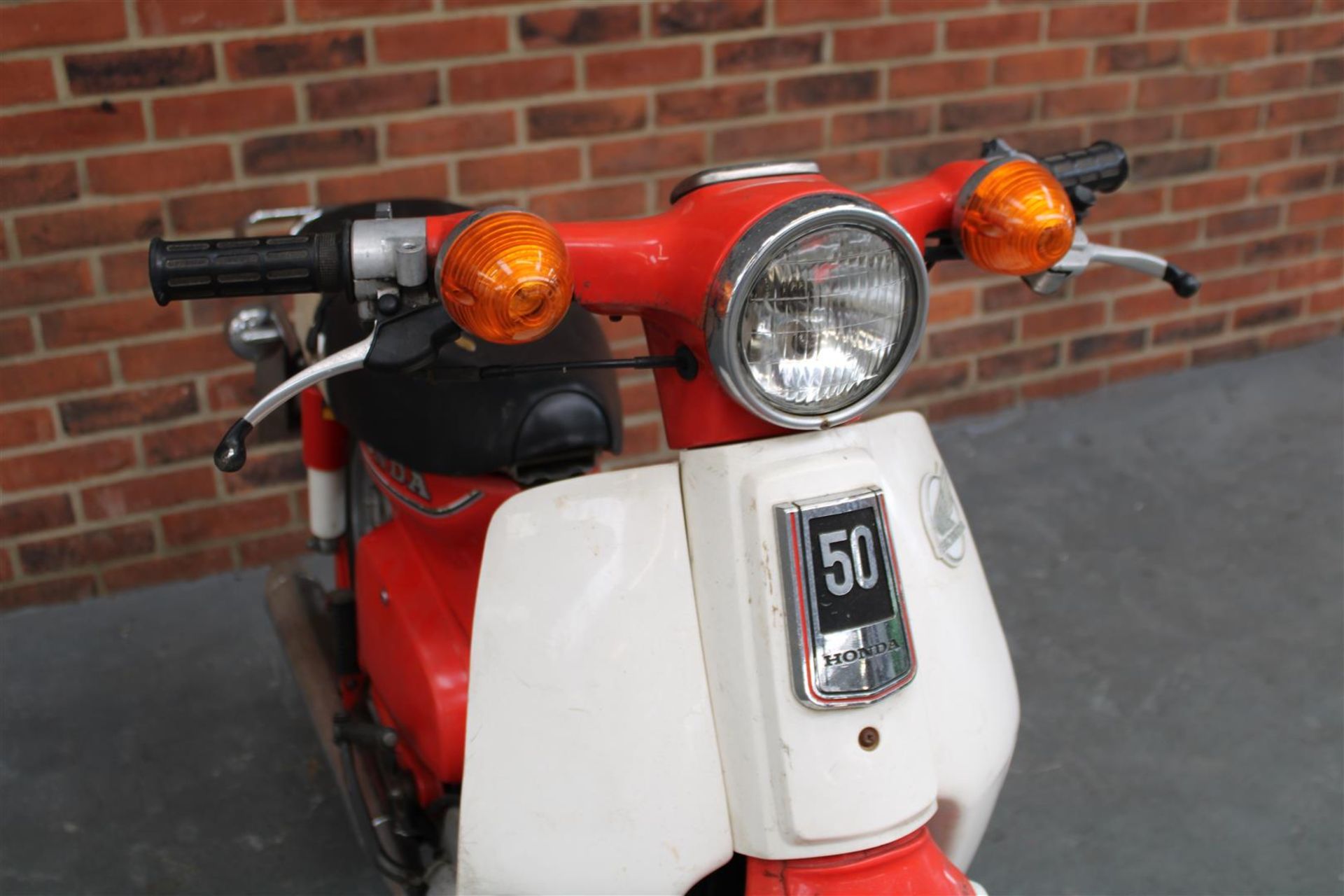 1983 Honda C50 L - Image 9 of 16