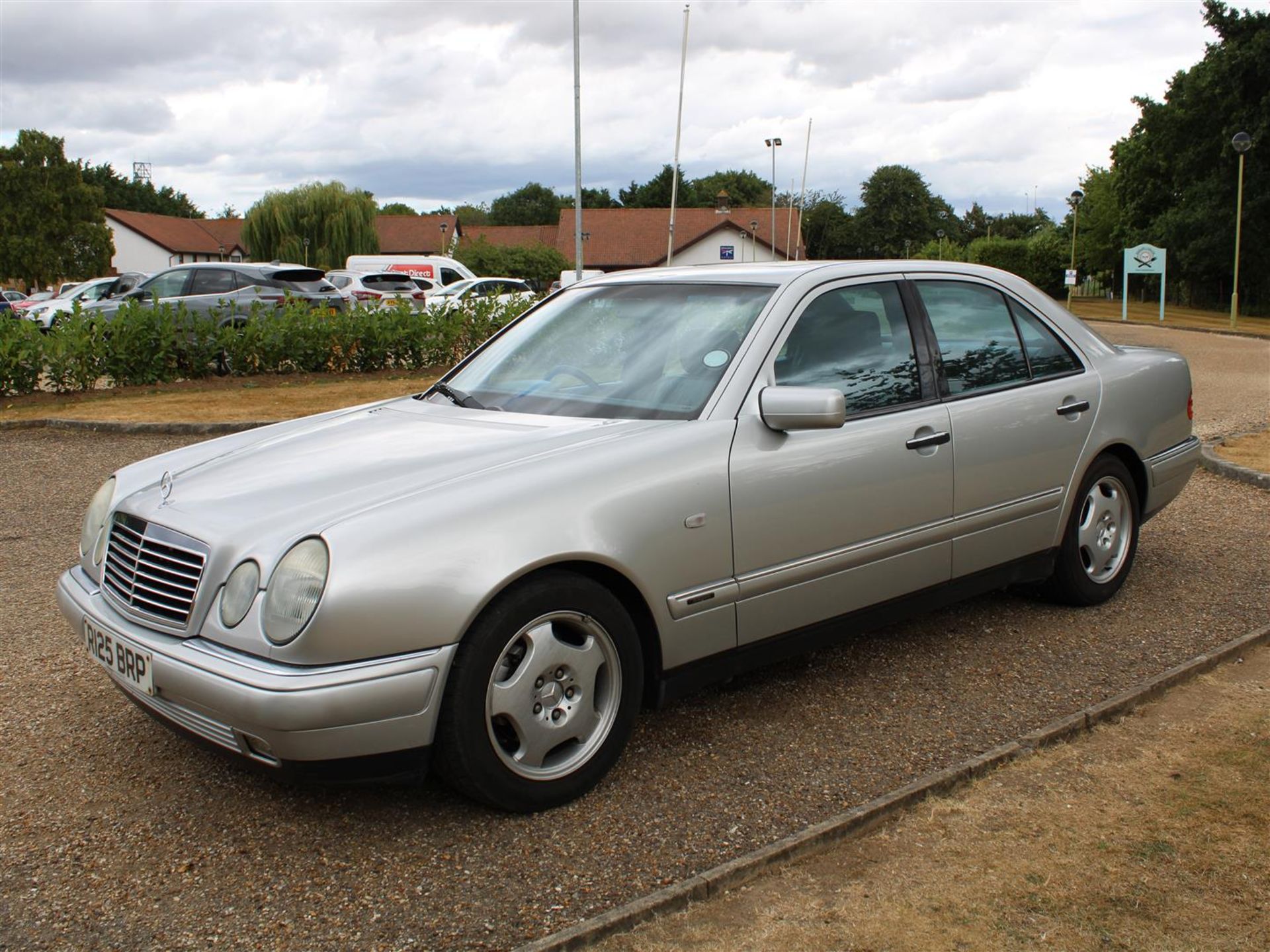 1997 Mercedes E200 Avantgarde Auto - Image 3 of 33