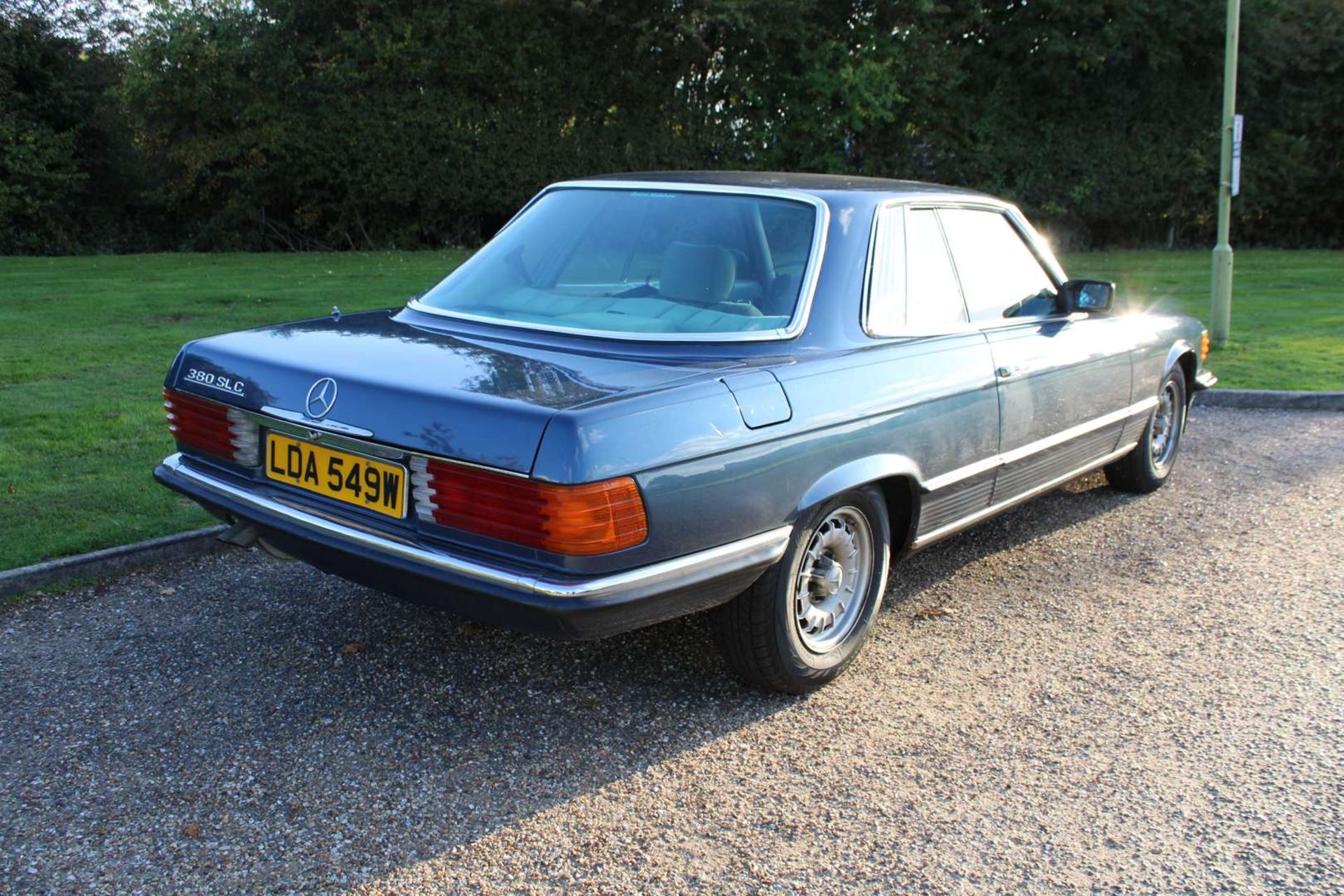 1981 MERCEDES C107 380 SLC AUTO - Image 22 of 24