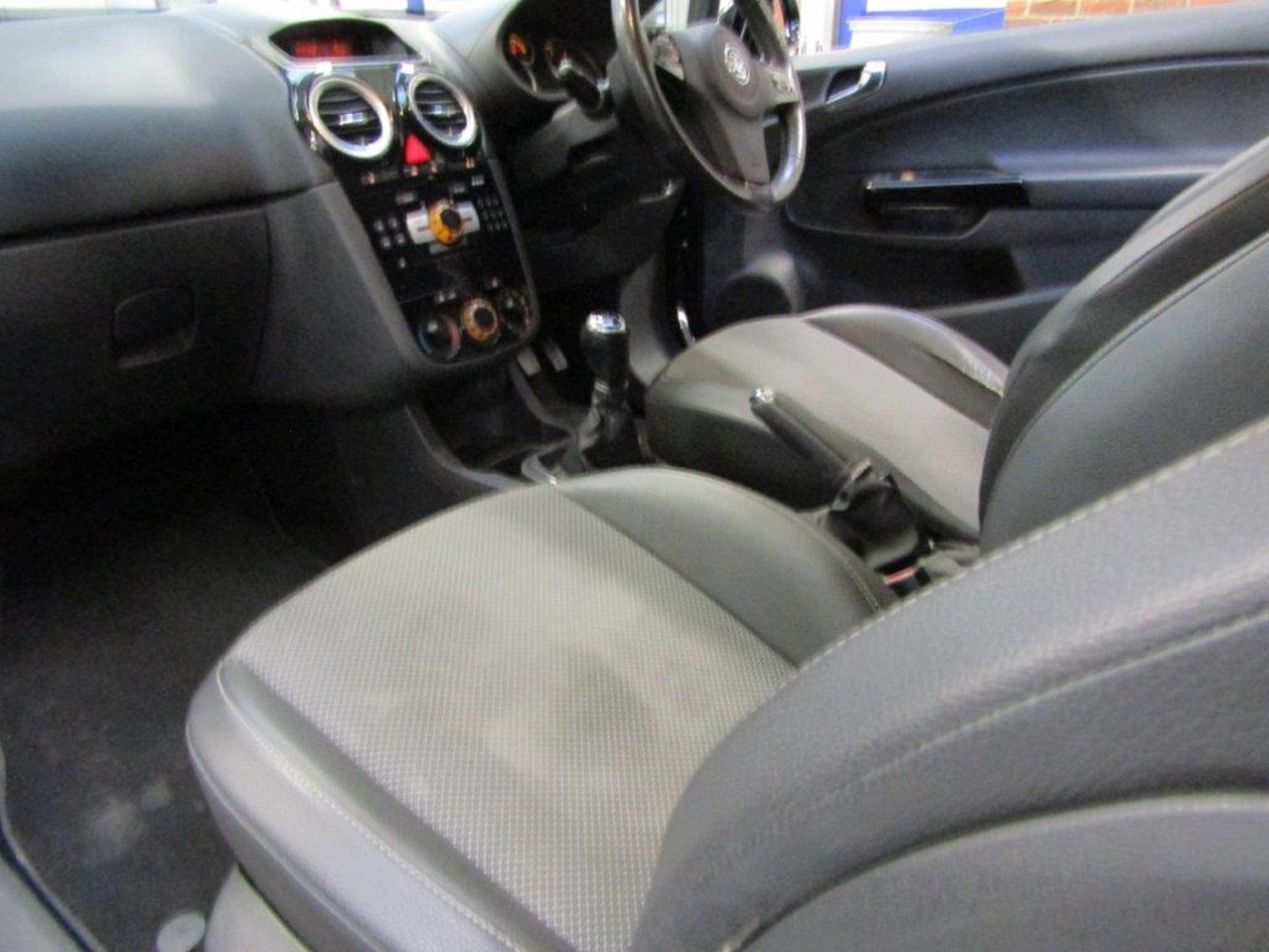 10 10 Vauxhall Corsa SE - Image 8 of 15