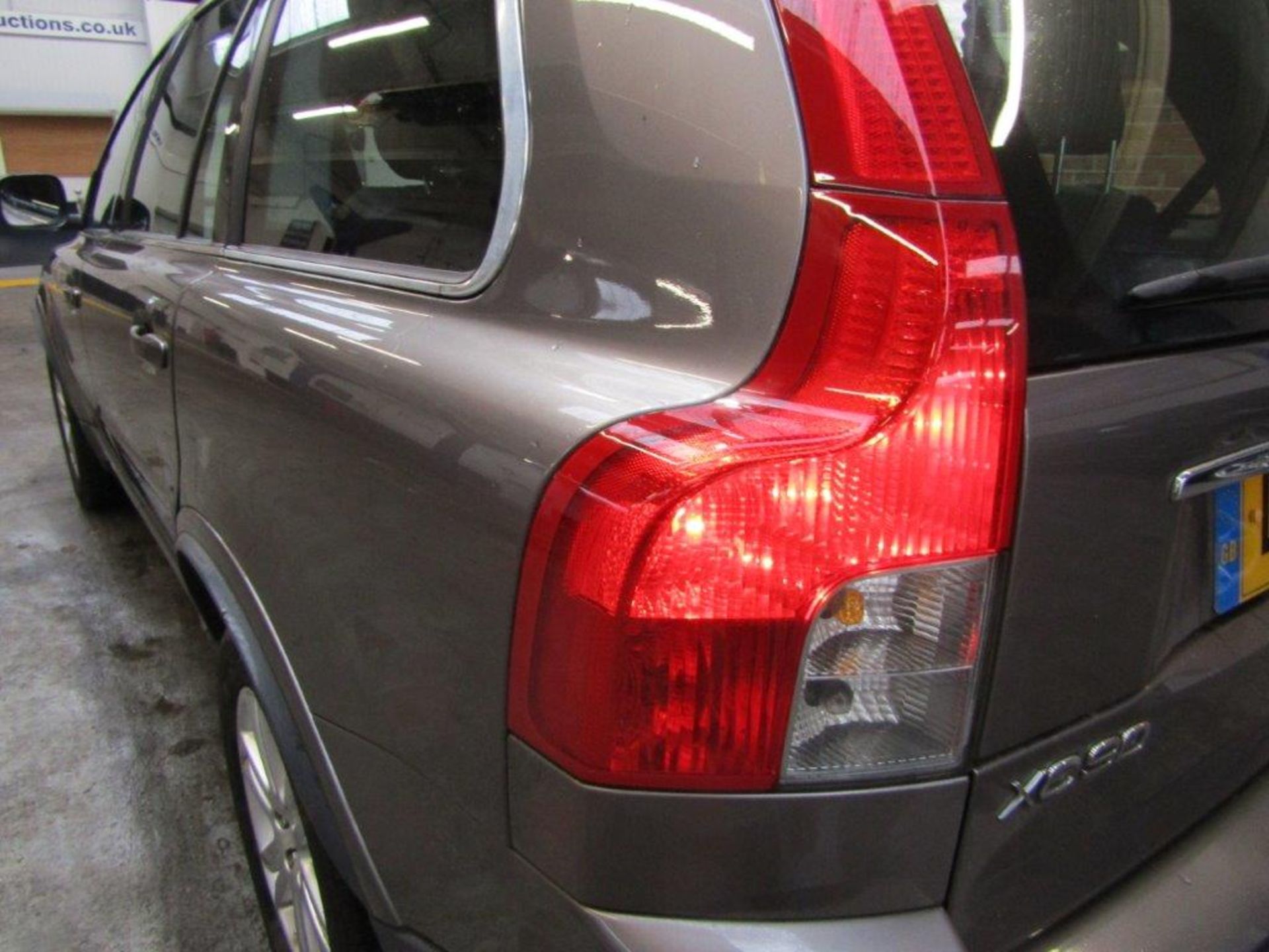 61 11 Volvo XC90 SE Awd D5 Auto - Image 11 of 25