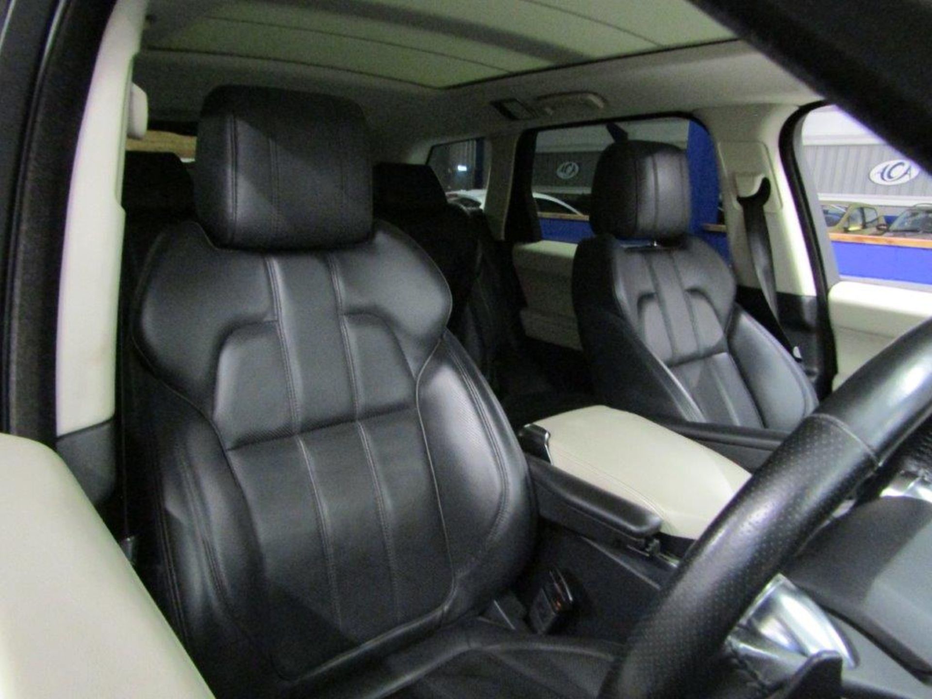 15 15 Range Rover Sport HSE Dyn SDV6 - Image 34 of 38