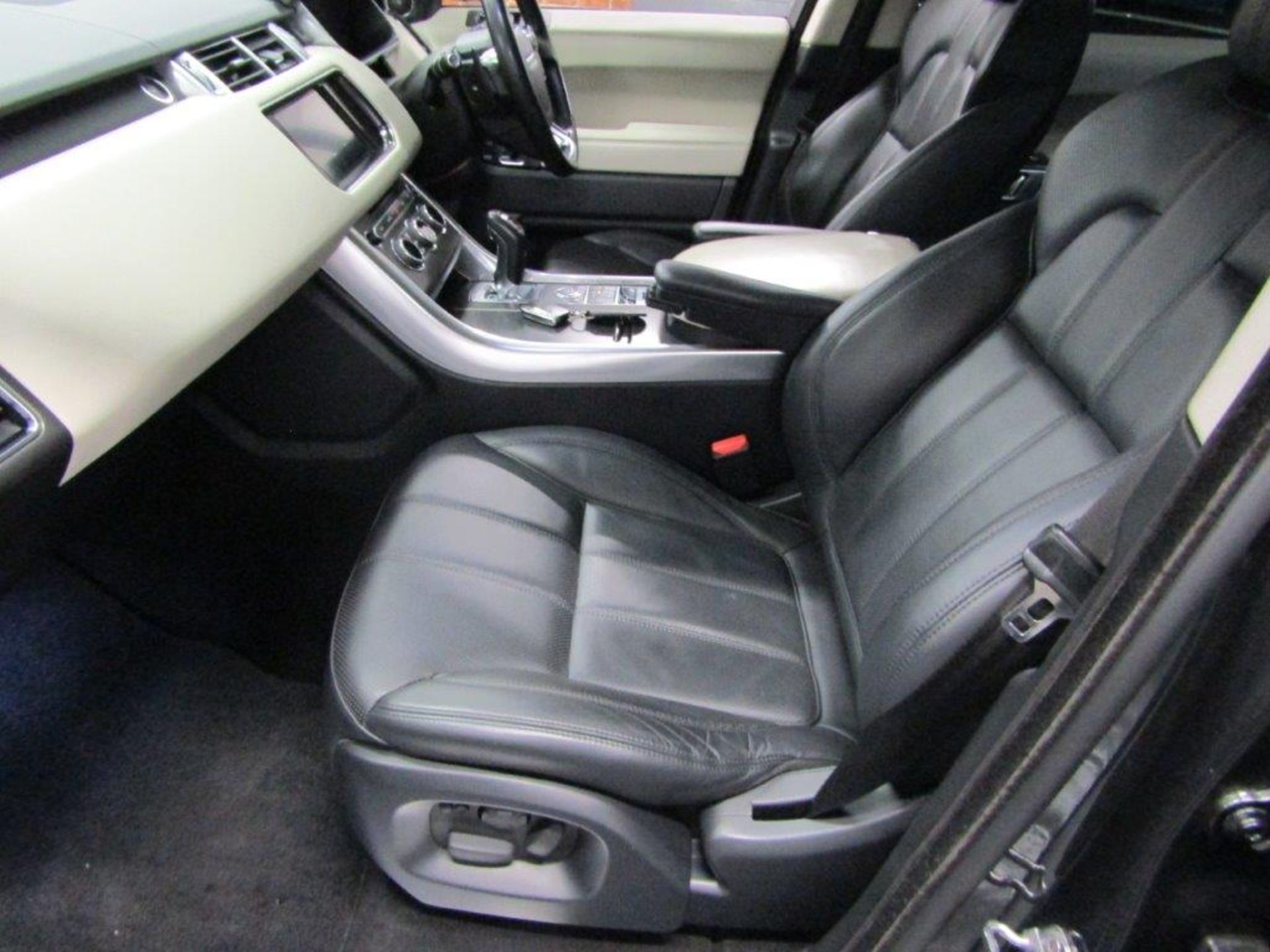 15 15 Range Rover Sport HSE Dyn SDV6 - Image 28 of 38