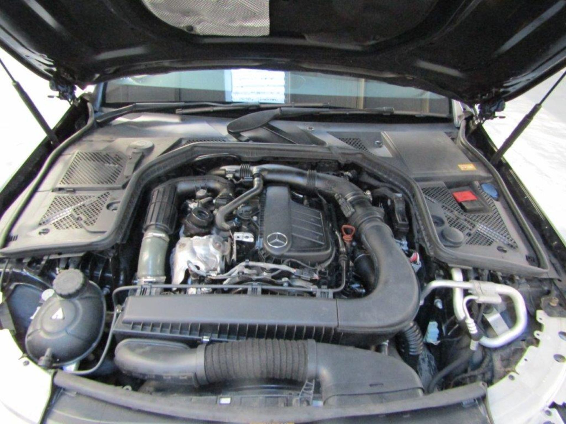 15 15 Mercedes C200 AMG Line Bluetec - Image 22 of 36