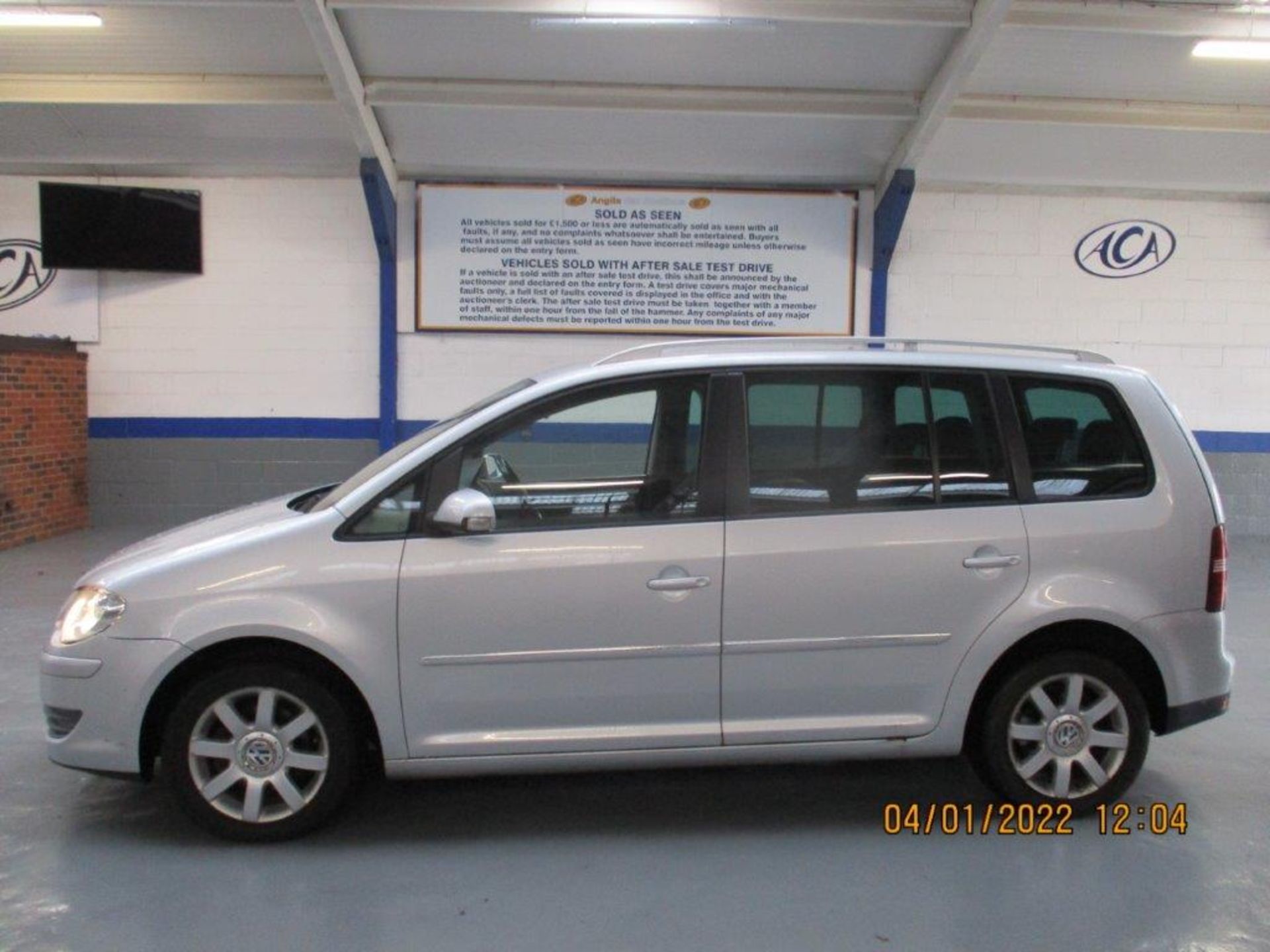 07 07 VW Touran Sport TDI 140 Auto - Image 2 of 24