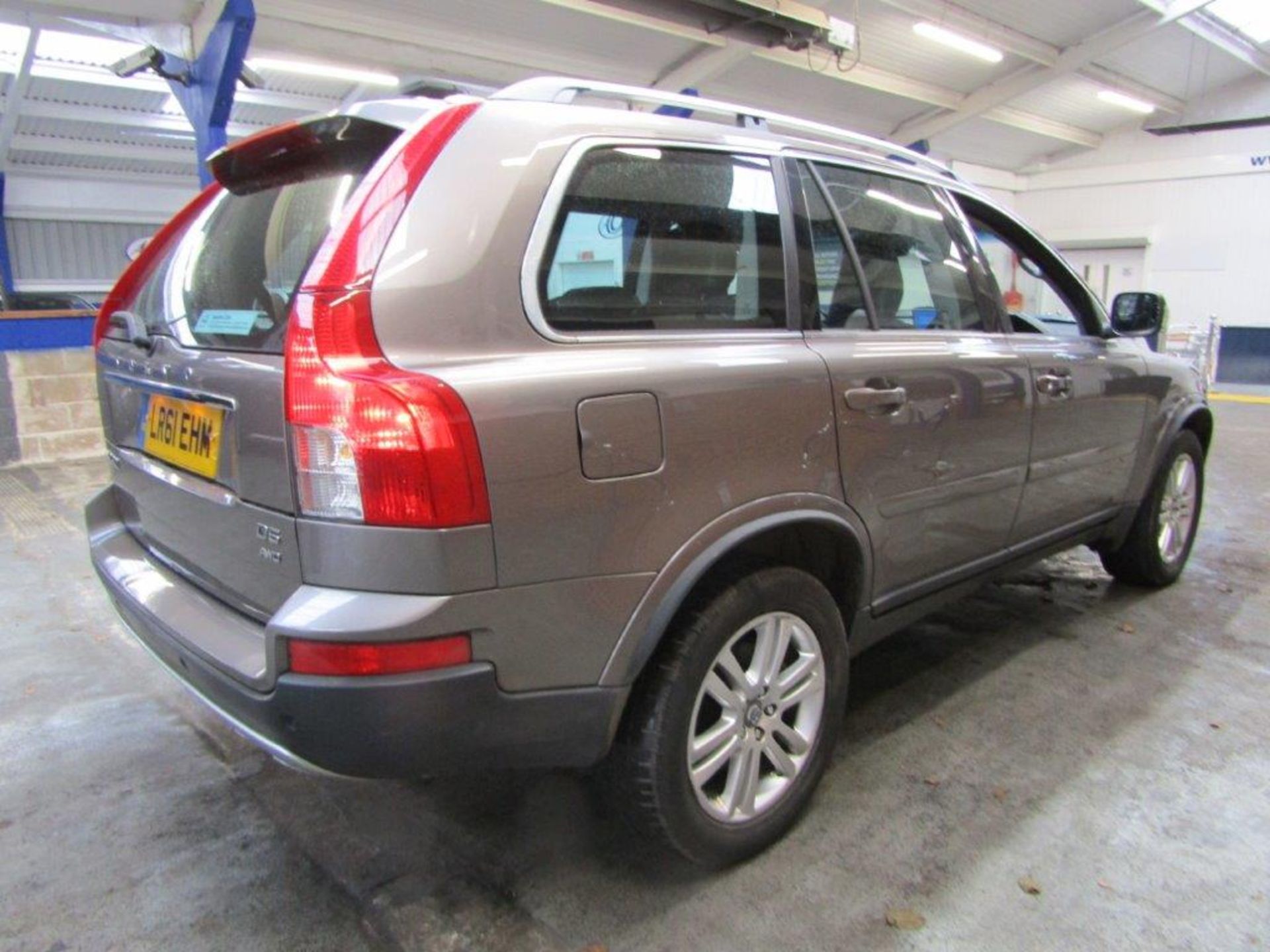 61 11 Volvo XC90 SE Awd D5 Auto - Image 22 of 25