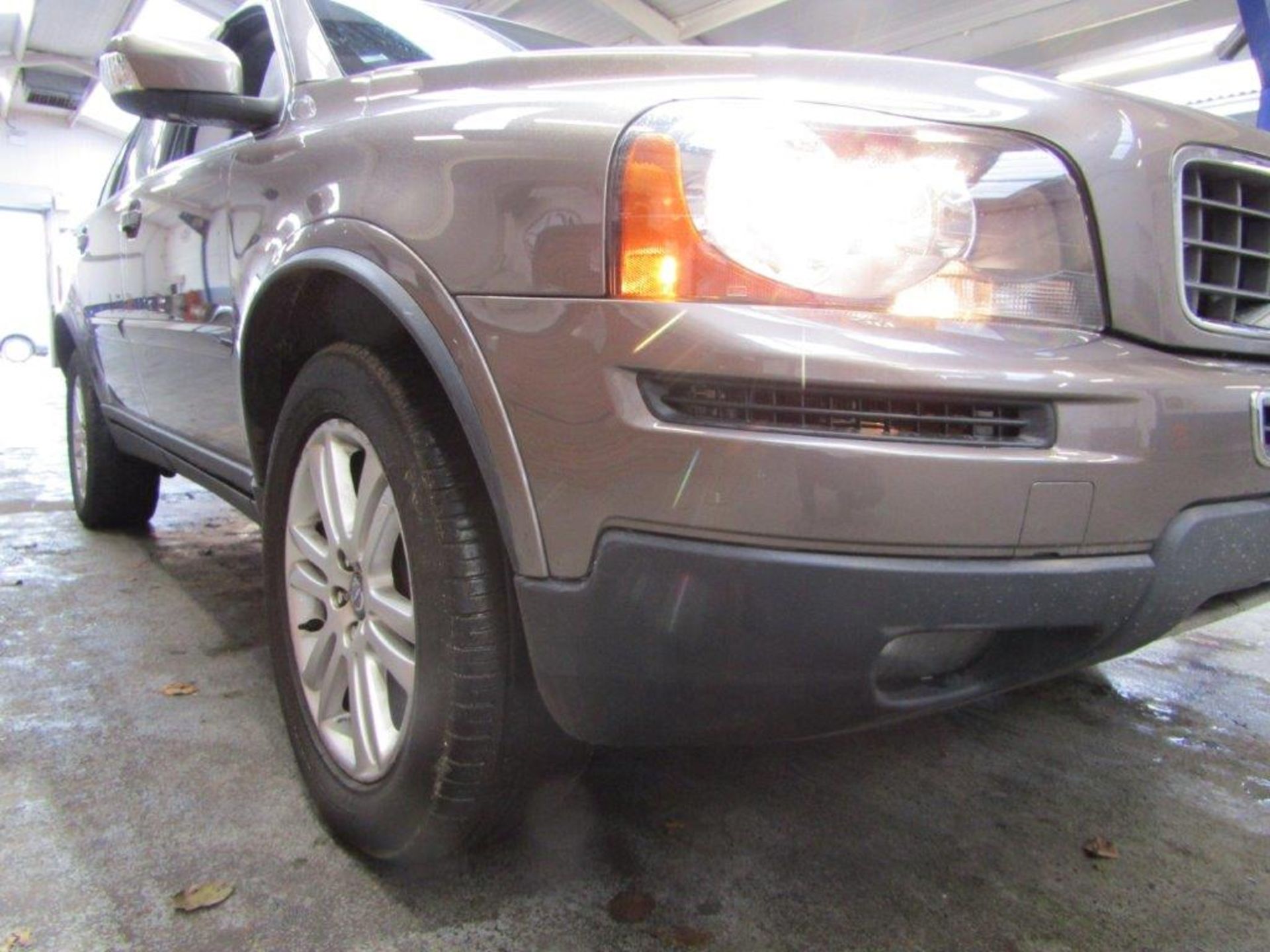 61 11 Volvo XC90 SE Awd D5 Auto - Image 15 of 25