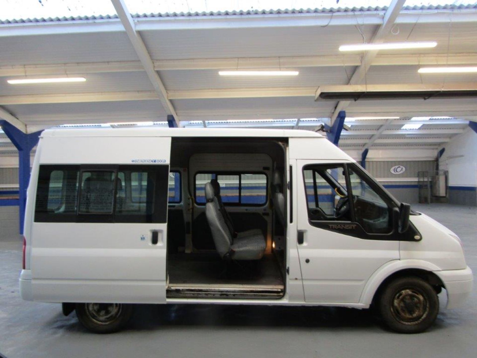 11 11 Ford Transit 115 T300M FWD - Image 16 of 26