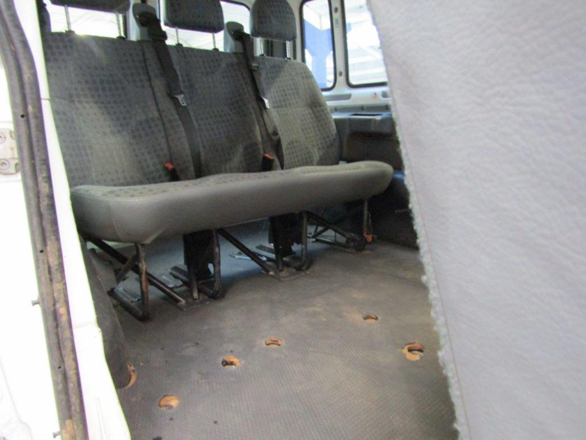 11 11 Ford Transit 115 T300M FWD - Image 14 of 26