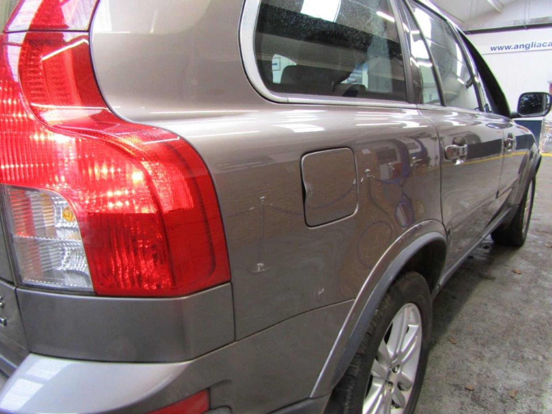 61 11 Volvo XC90 SE Awd D5 Auto - Image 21 of 25