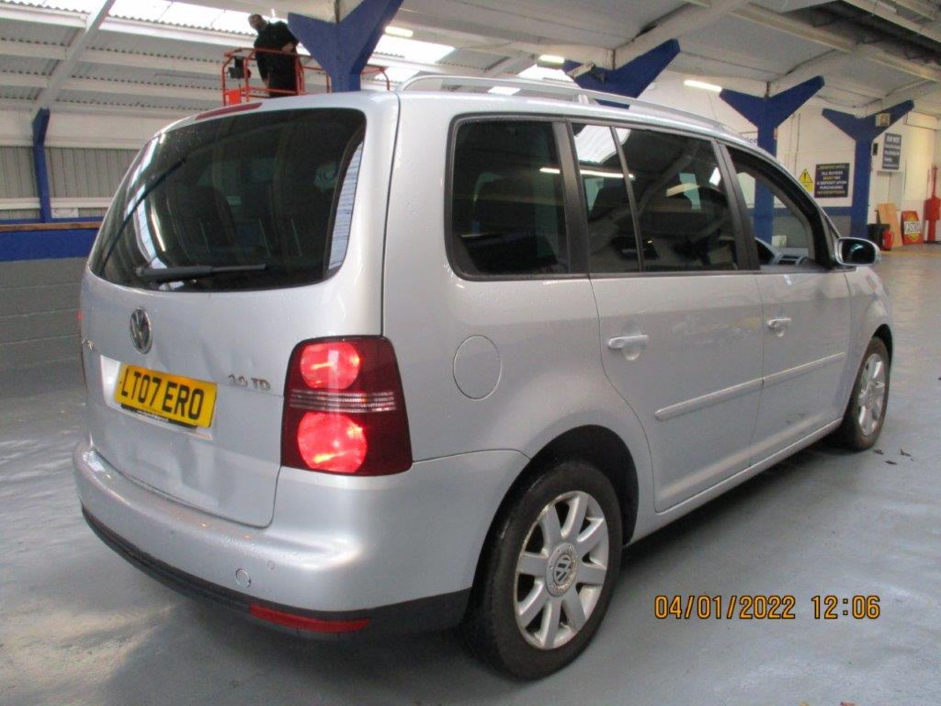 07 07 VW Touran Sport TDI 140 Auto - Image 13 of 24