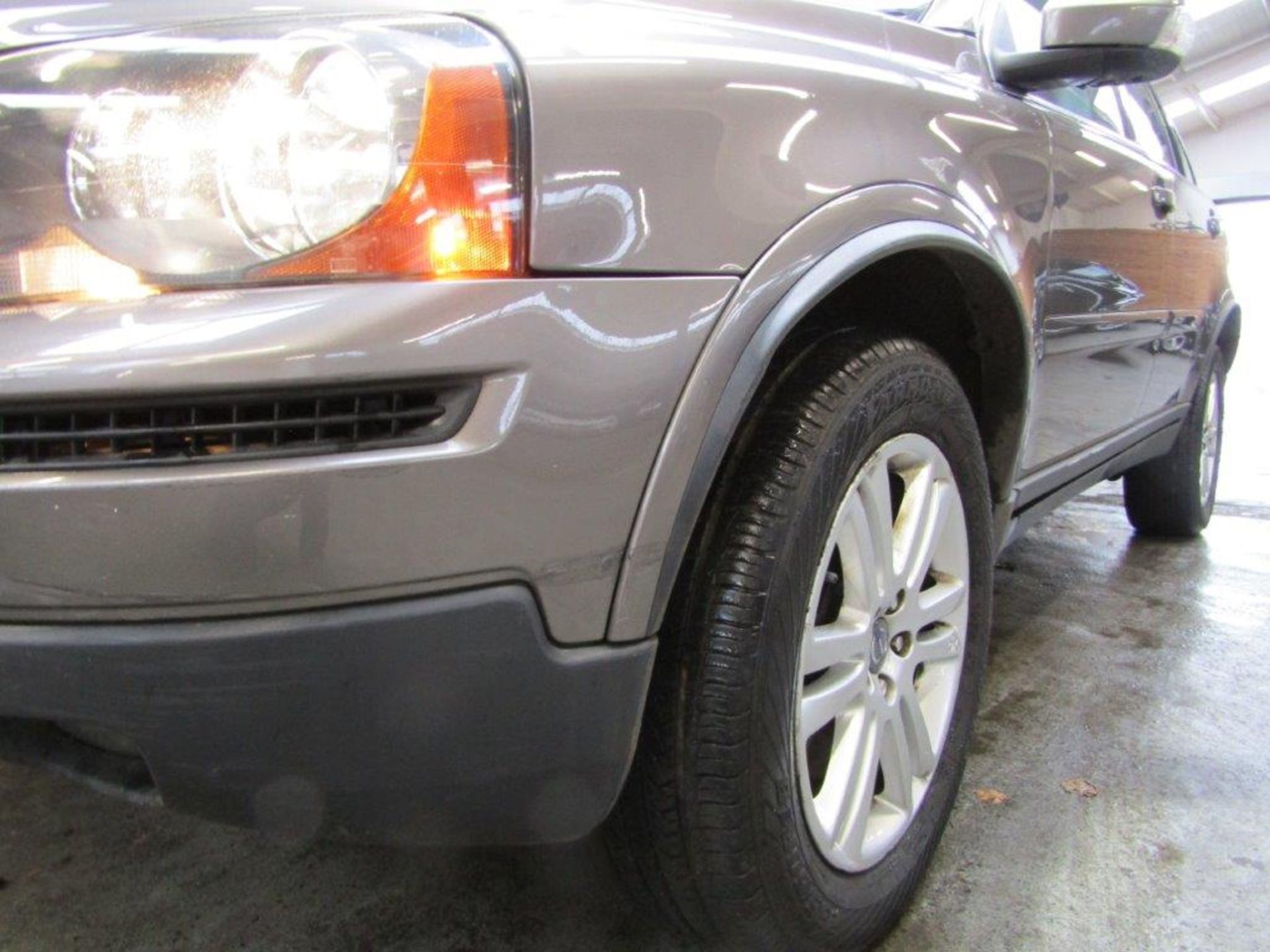 61 11 Volvo XC90 SE Awd D5 Auto - Image 9 of 25