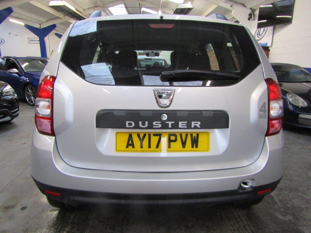 17 17 Dacia Duster Ambiance DCi 4X4 - Image 3 of 23