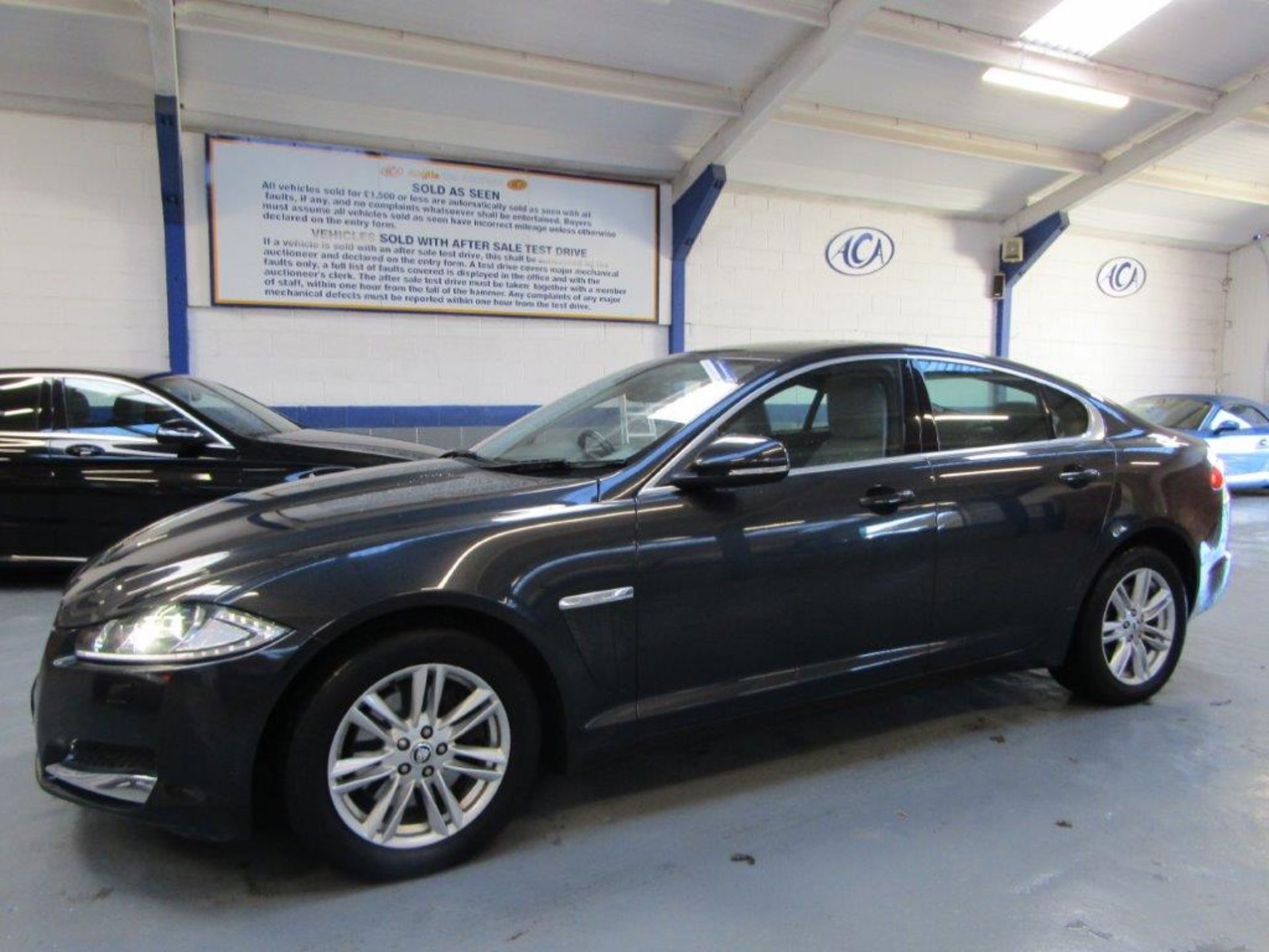 62 12 Jaguar XF Luxury D Auto